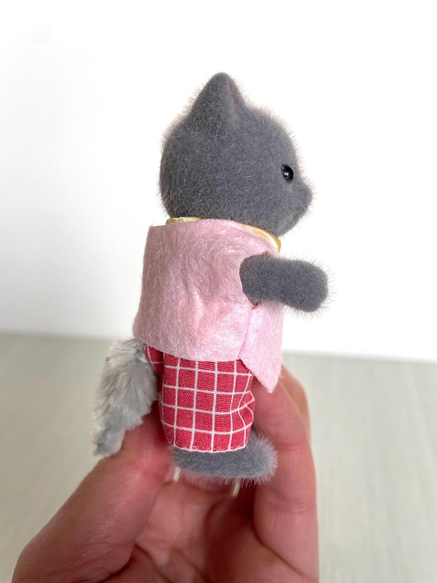 Grey Persian Cat Dad, Calico Critters Cute Animal Figurine for Dollhouse — Sylvanian Families