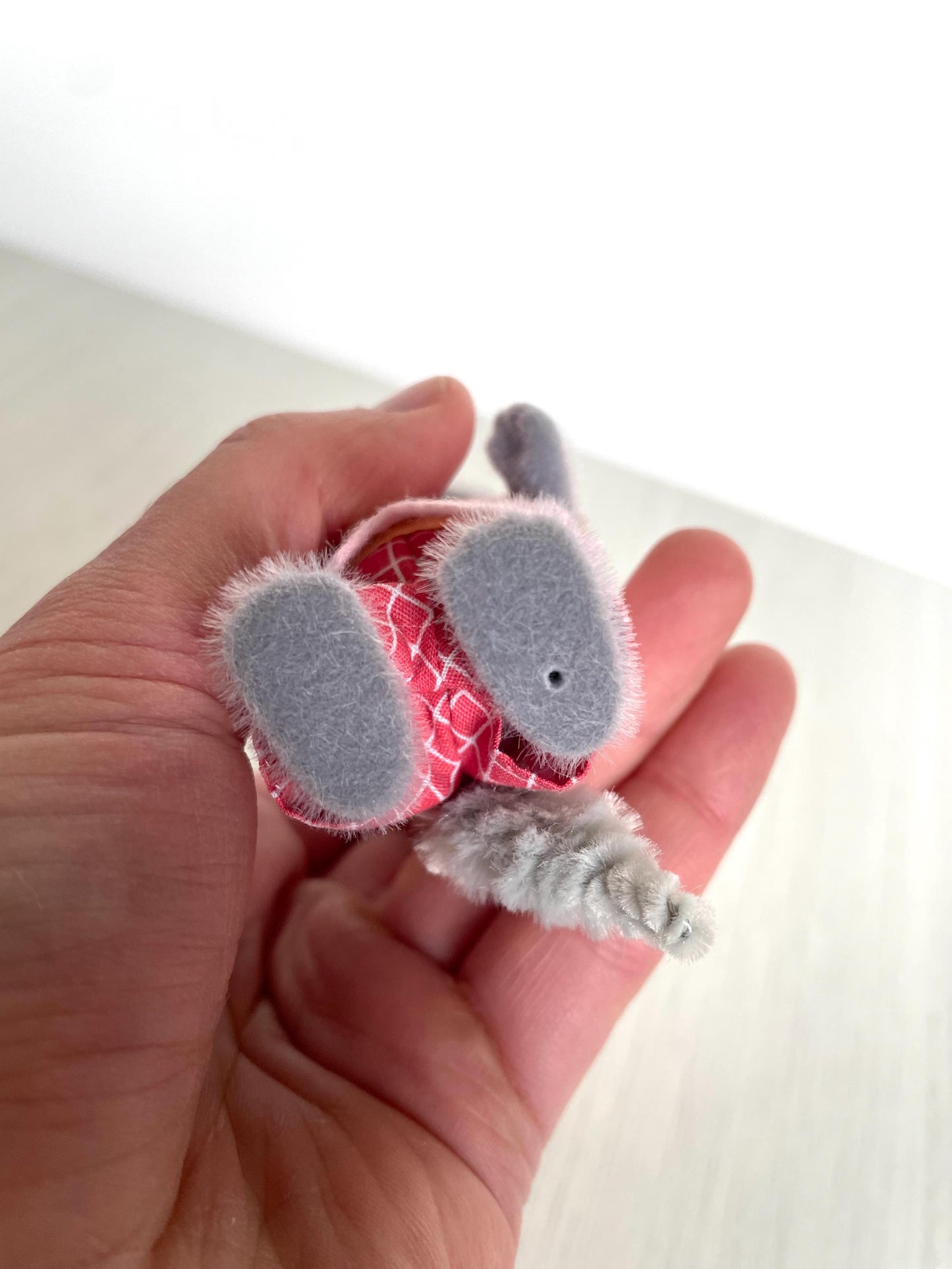Grey Persian Cat Dad, Calico Critters Cute Animal Figurine for Dollhouse — Sylvanian Families