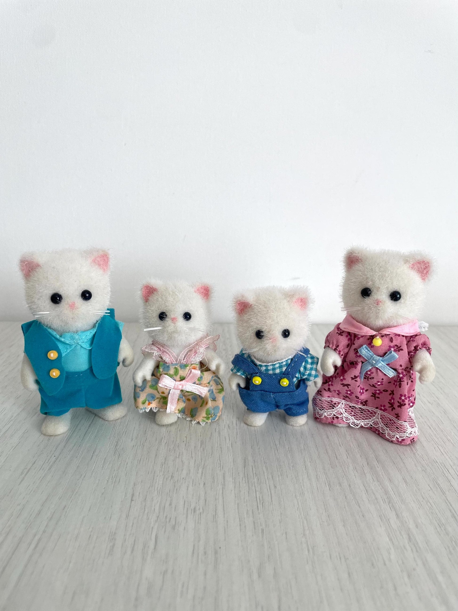 Vintage Sylvanian Families Persis Persian Cat Family, white cats in original outfits — Calico Critters
