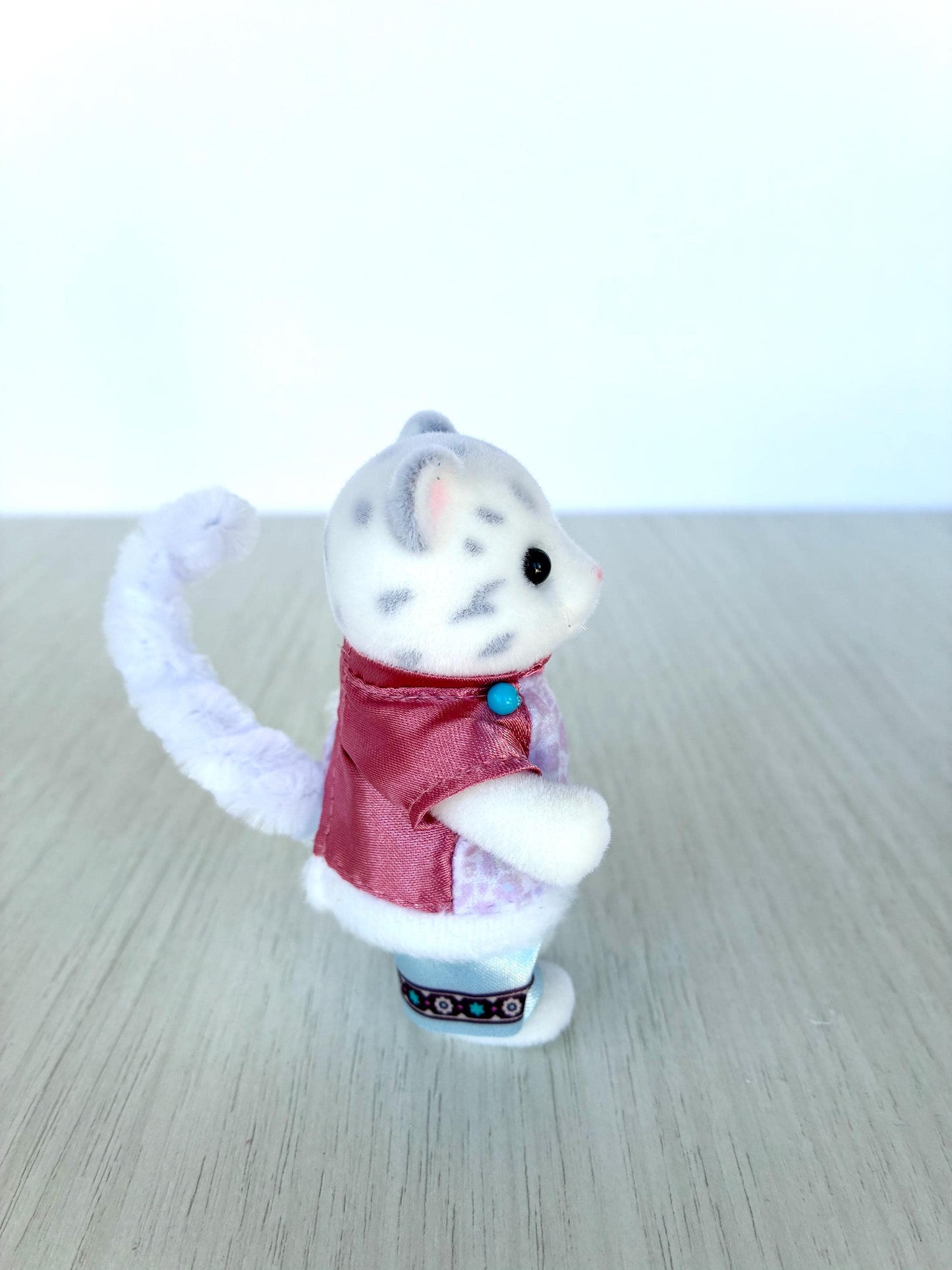 Calico Critters Snow Leopard dad — Sylvanian Families