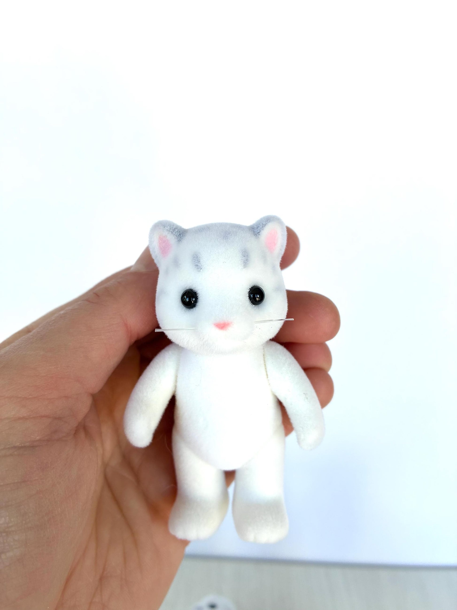 Adult snow leopard spare critter — brand new Calico Critters / Sylvanian Families figure, naked for customizing or replacement