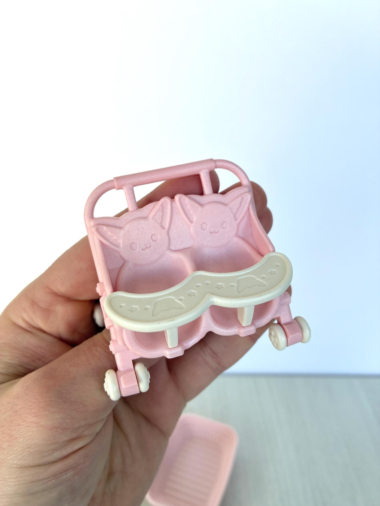 Calico Critters pram and beds in new condition — Sylvanian Families