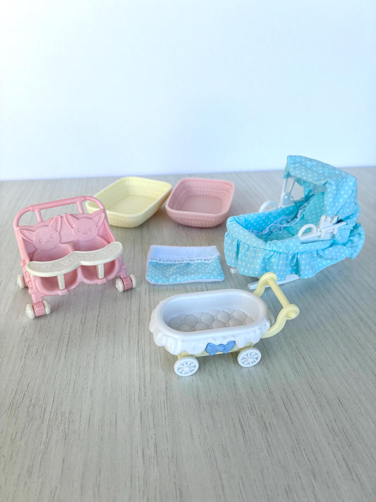 Calico Critters pram and beds in new condition — Sylvanian Families