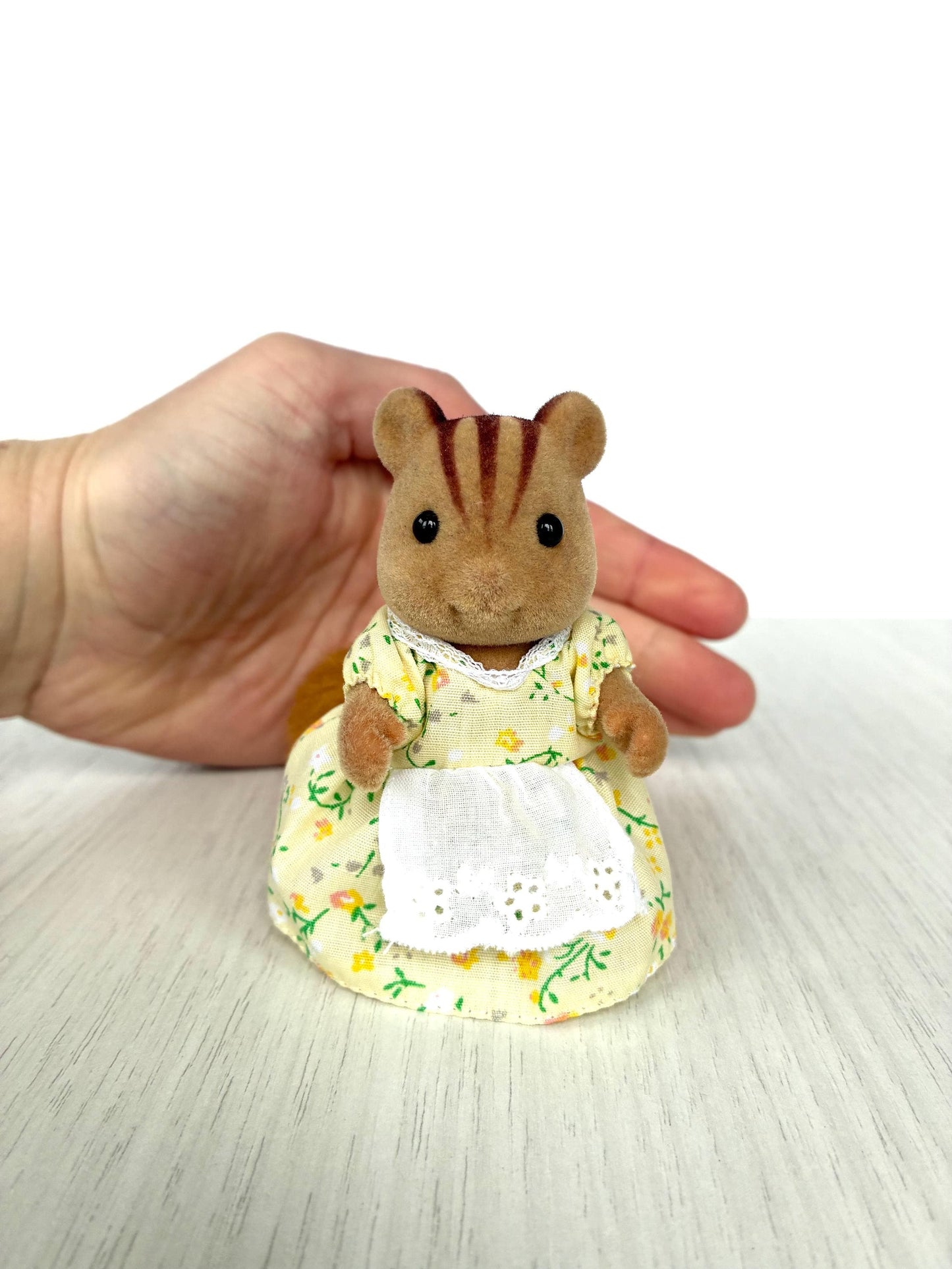 Calico Critters Hazelnut Squirrel Mom — Sylvanian Families