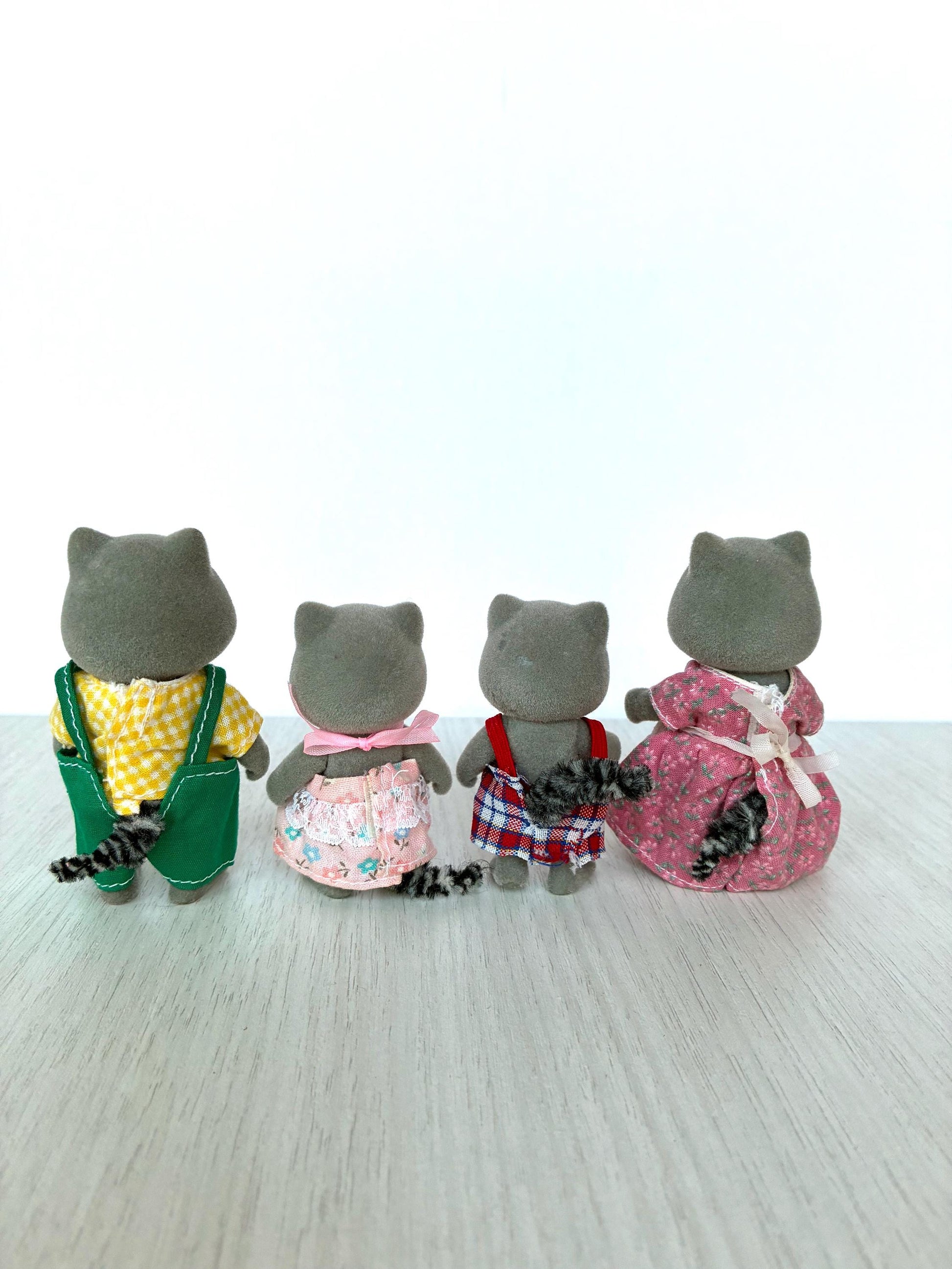 Original token club Chestnut Raccoon family — collectible Sylvanian Families / Calico Critters