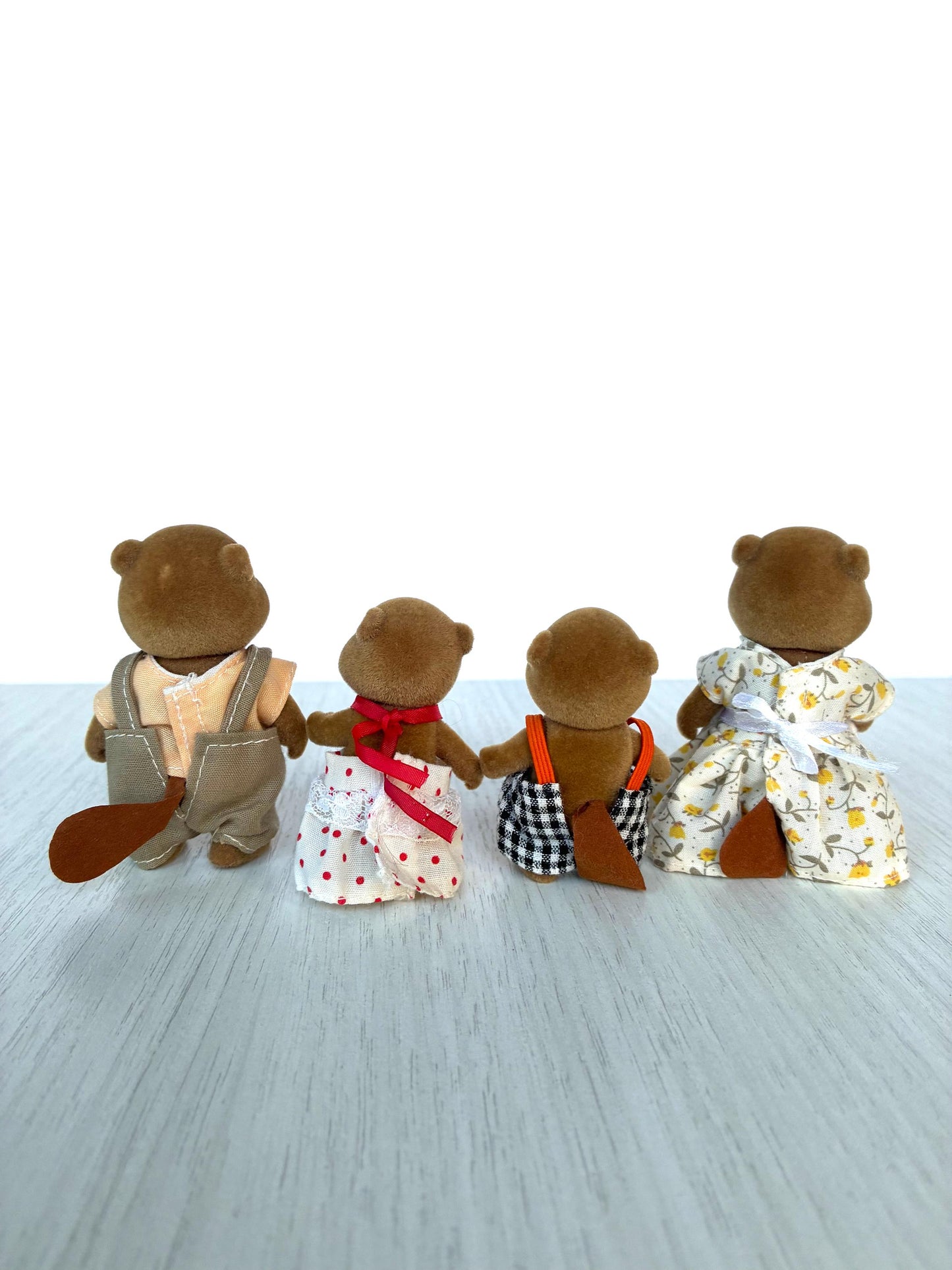 Calico Critters Waters Beaver Family with gripping hands, vintage discontinued — Sylvanian Families