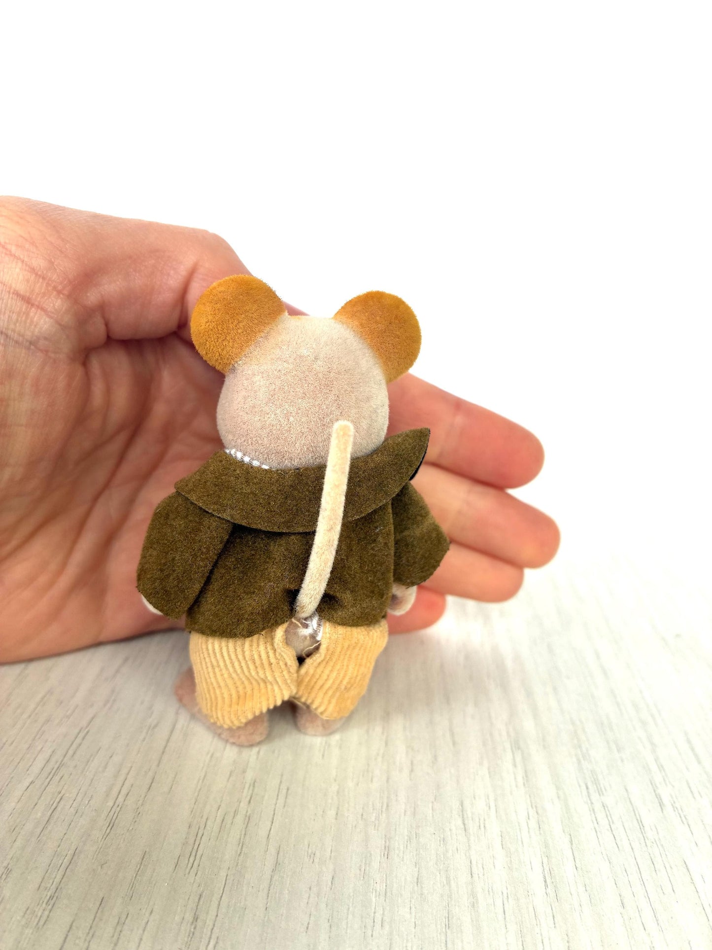 Vintage mouse grandpa gripping hands — Sylvanian Families / Calico Critters