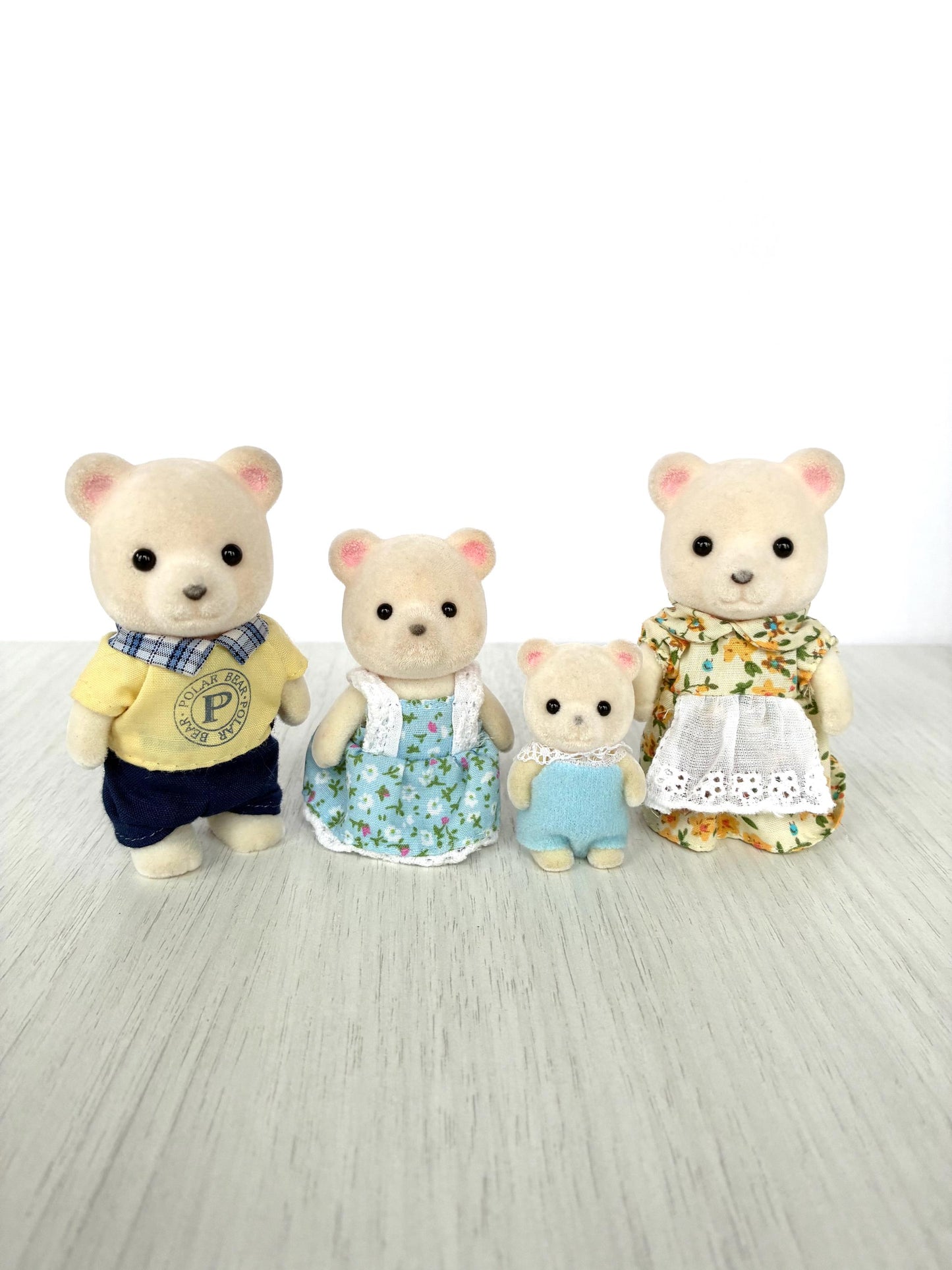 Calico Critters Polaris Polar Bear Family — Sylvanian Families