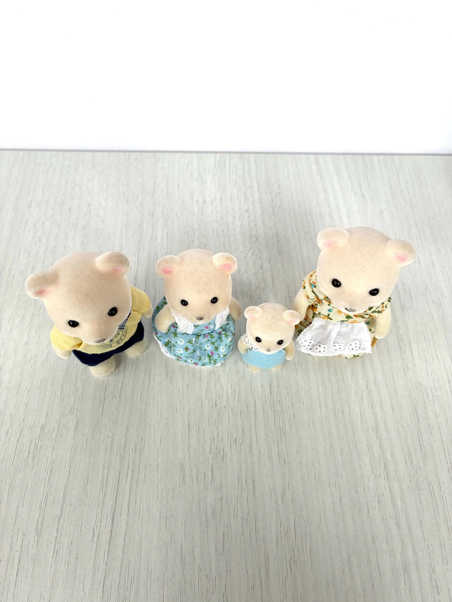 Calico Critters Polaris Polar Bear Family — Sylvanian Families