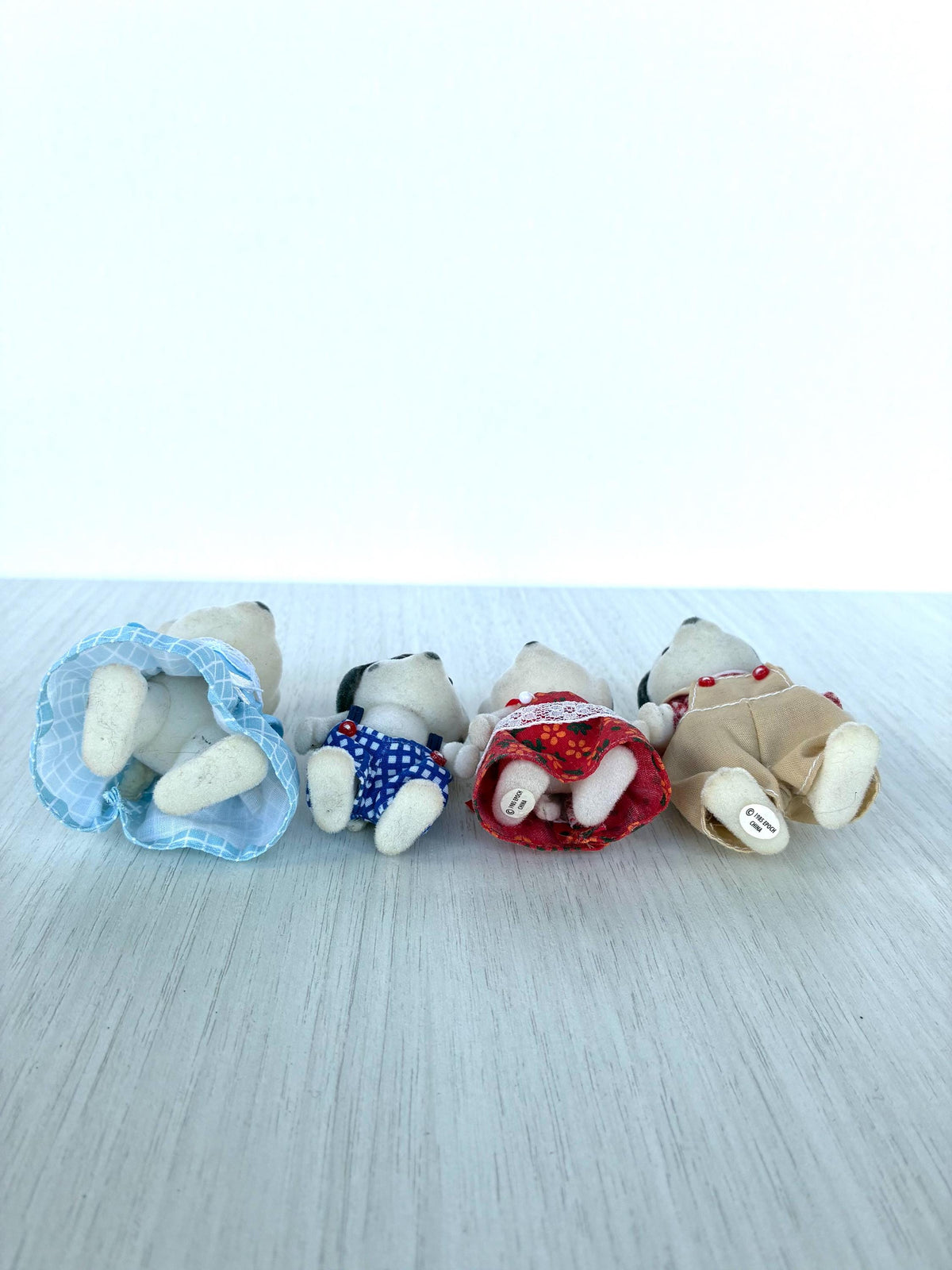 Sylvanian Families Discontinued Dalmatian Family, Calico Critters, gripping hands, good played with condition, photo 2