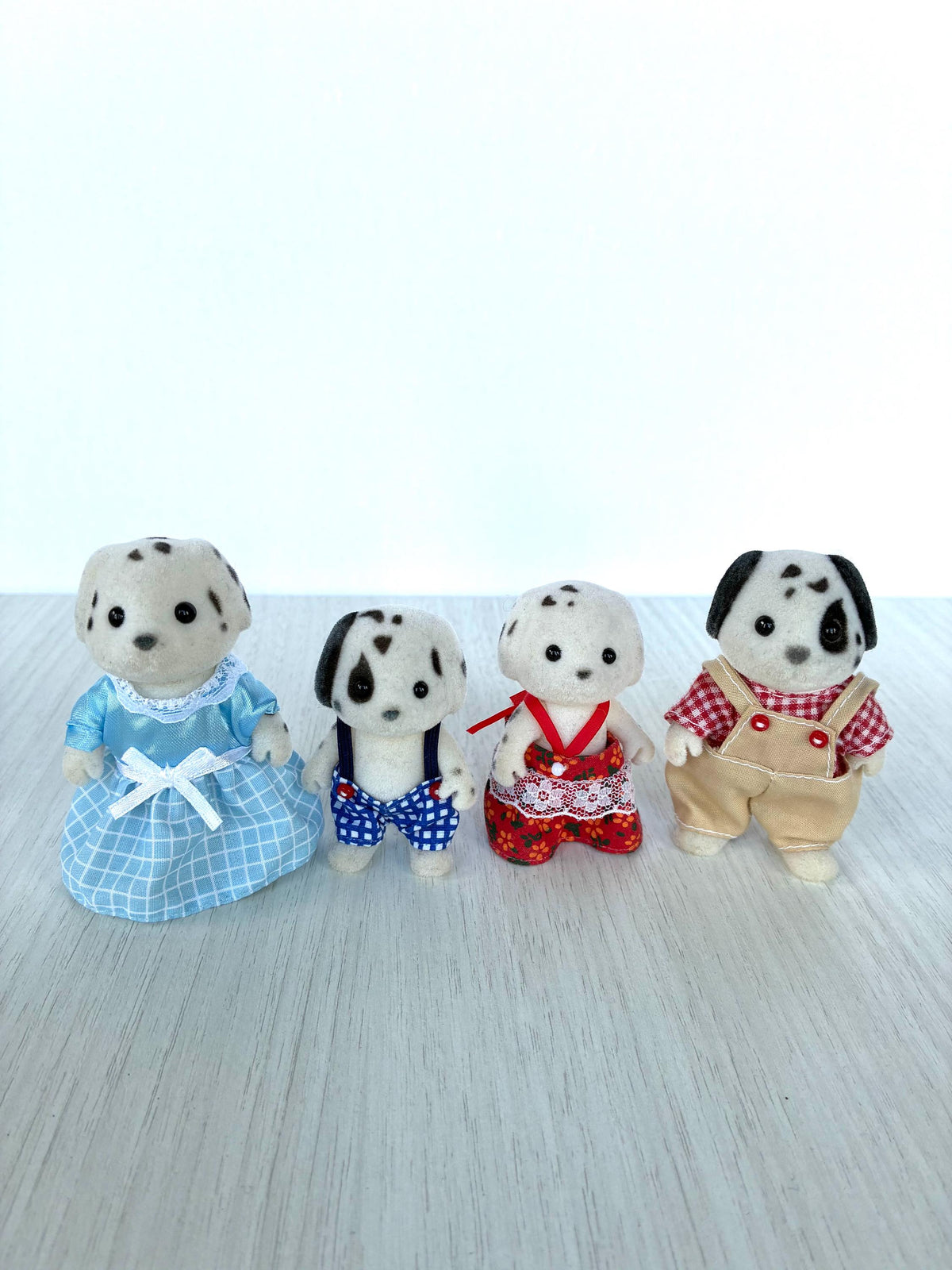 Sylvanian Families Discontinued Dalmatian Family, Calico Critters, gripping hands, good played with condition