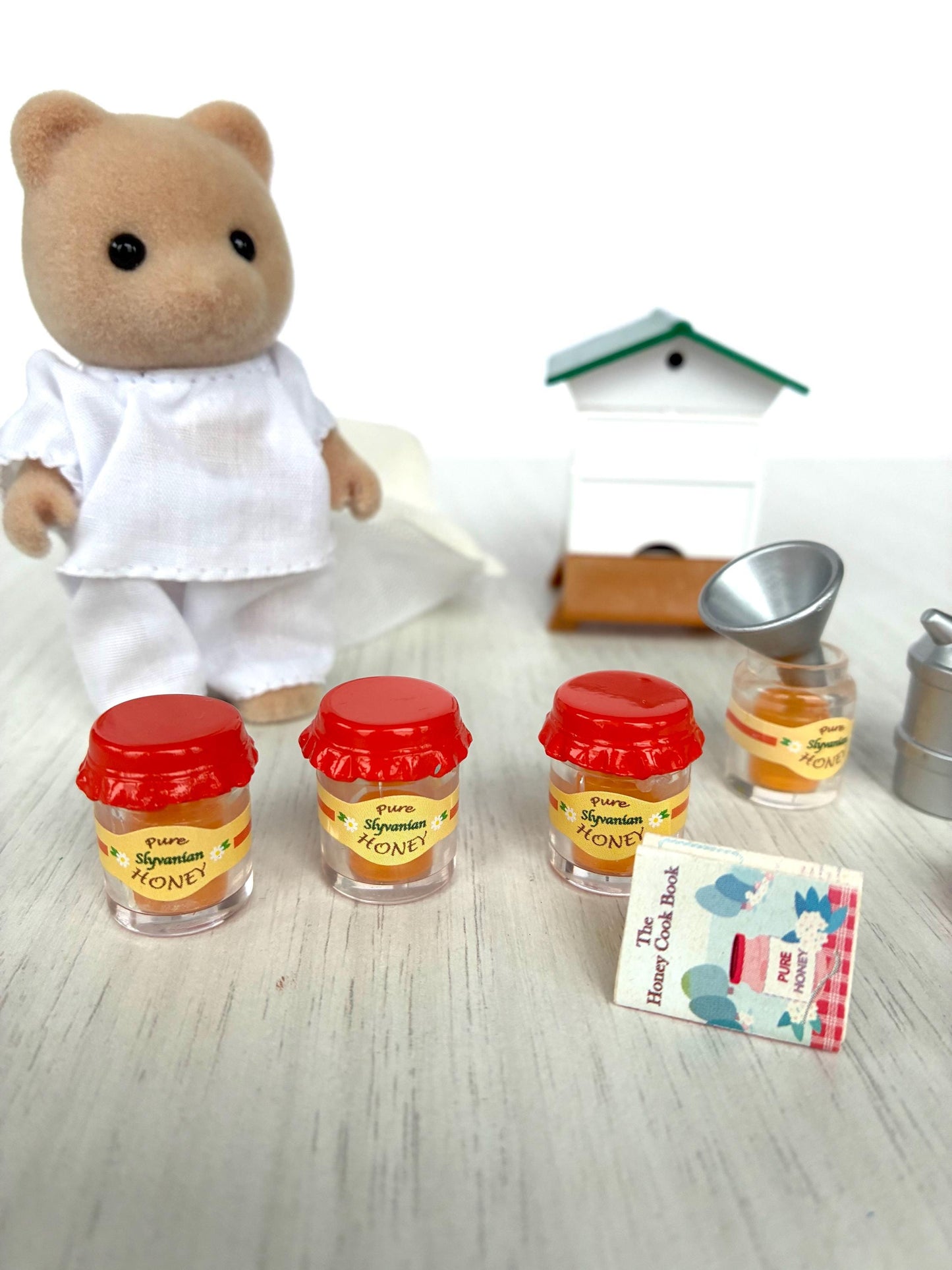 Vintage Beekeeper Set full display — Sylvanian Families / Calico Critters