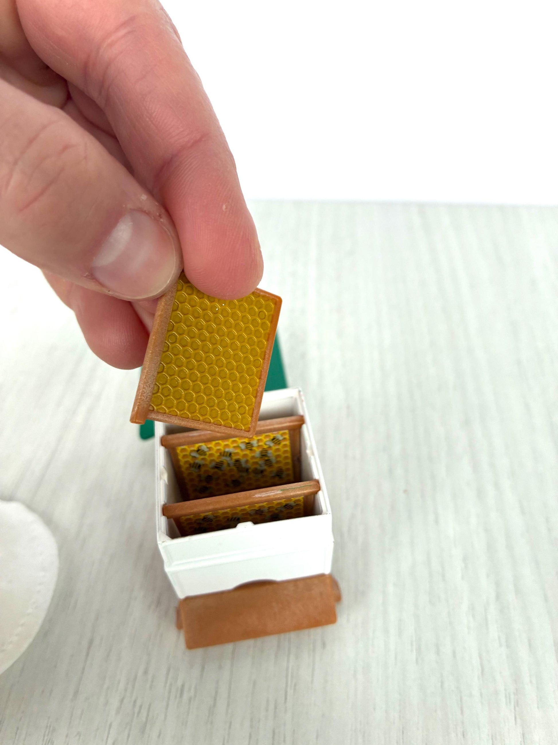 Sylvanian Families Beekeeper Set beehive and honey — Calico Critters vintage set