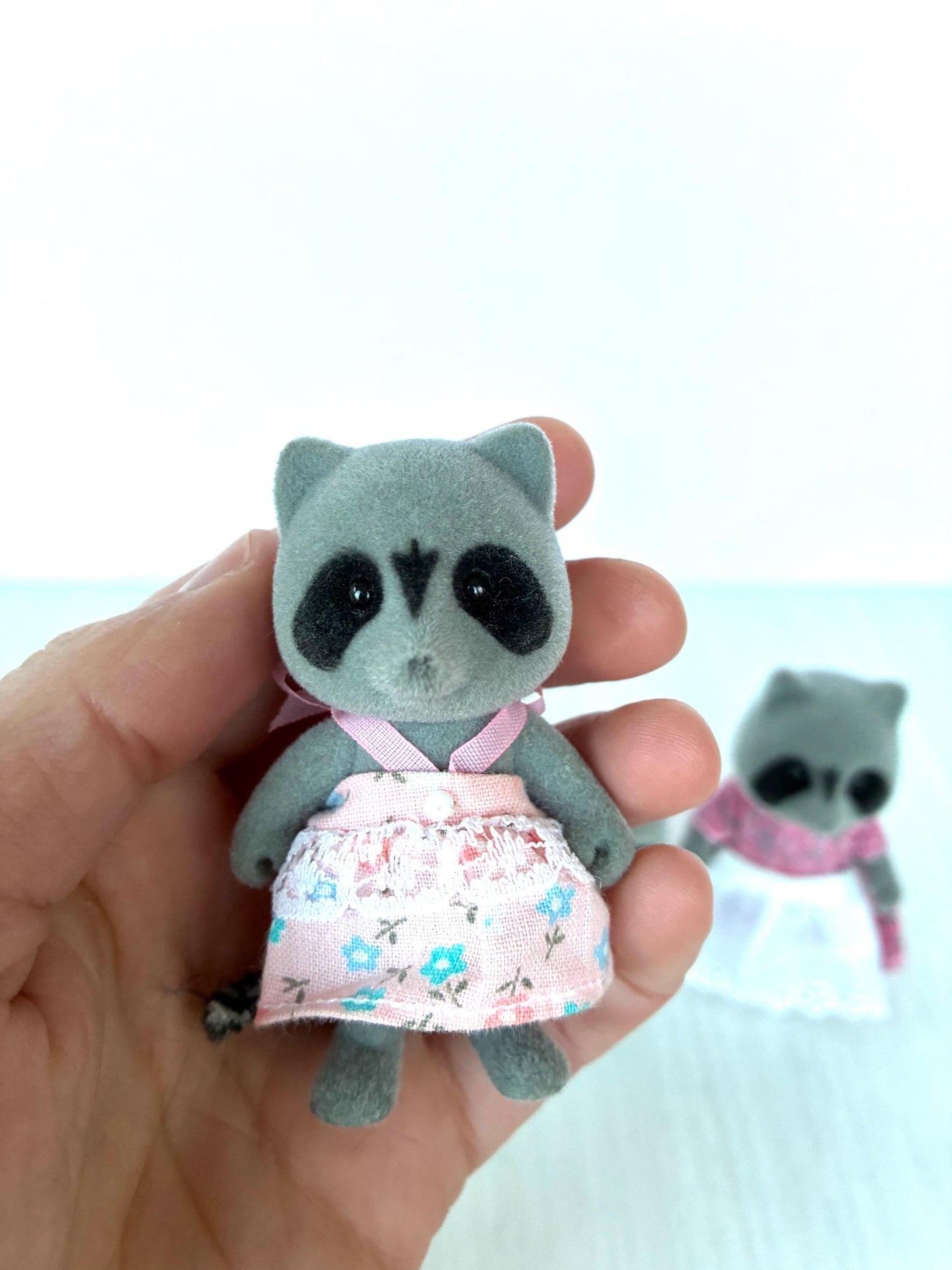 Chestnut Raccoon parents and babies, discontinued Sylvanian Families / Calico Critters