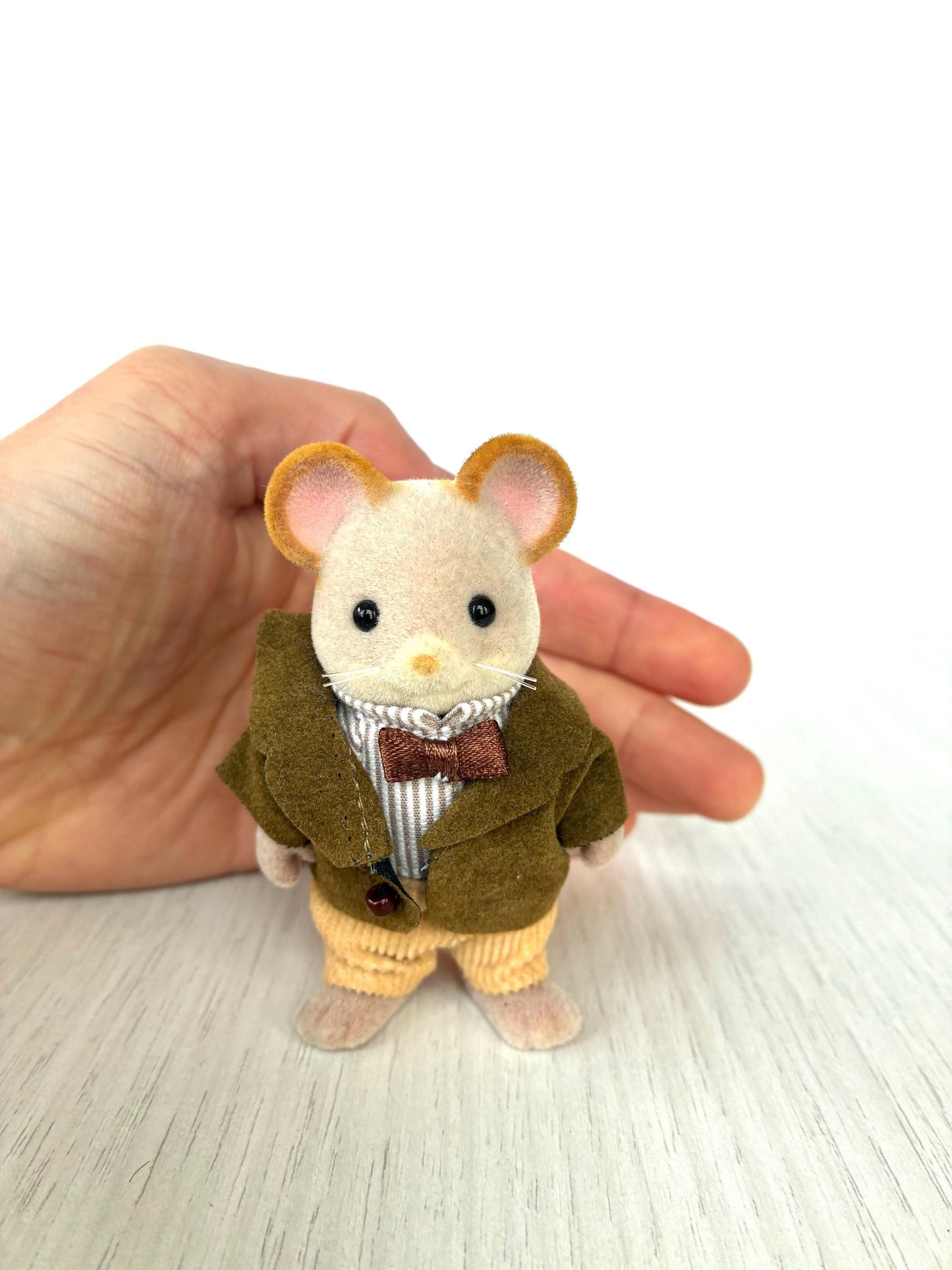 Vintage Sylvanian Families Maces Mouse grandpa with gripping hands — Calico Critters