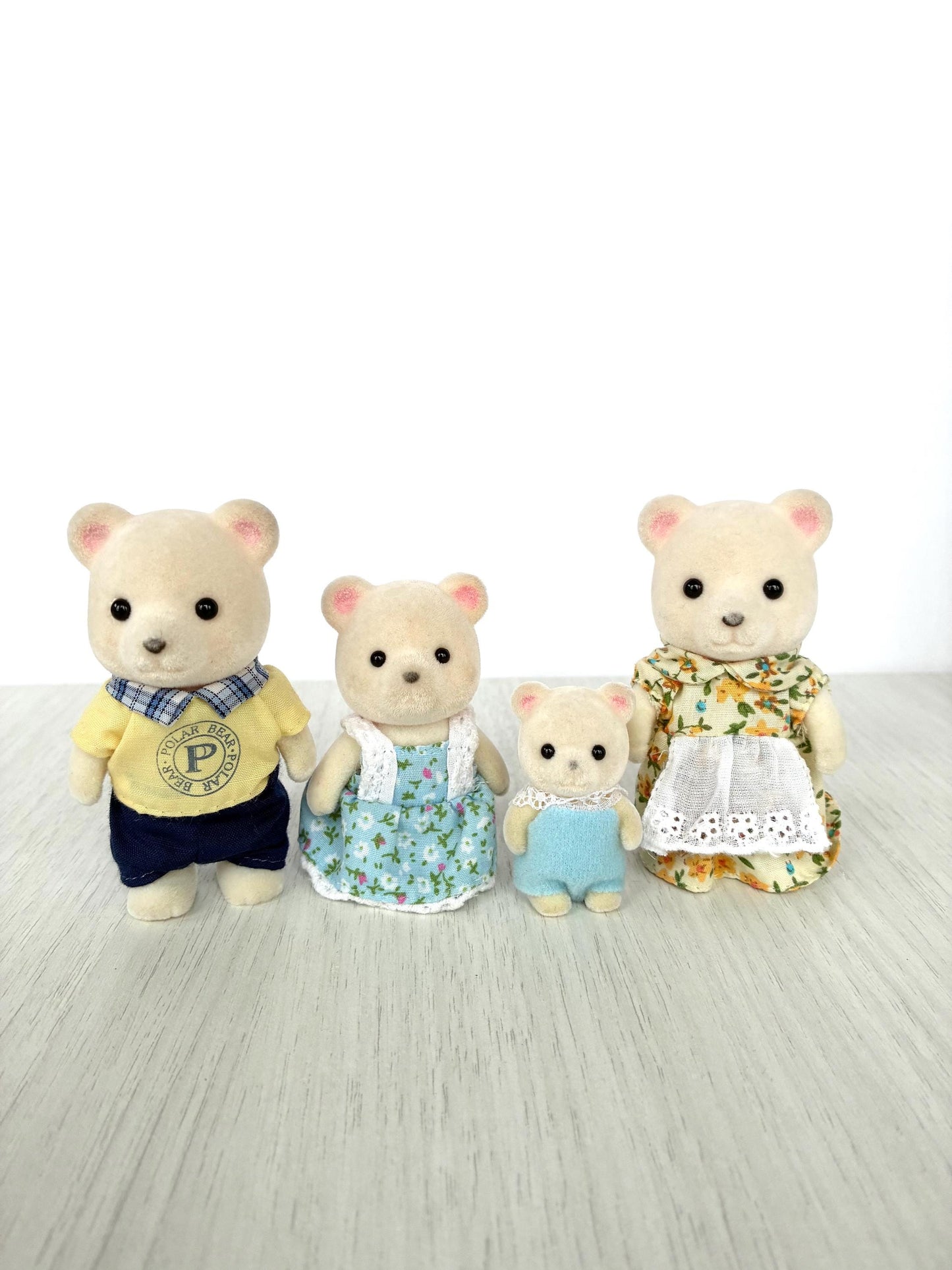 Calico Critters Polaris Polar Bear Family — Sylvanian Families