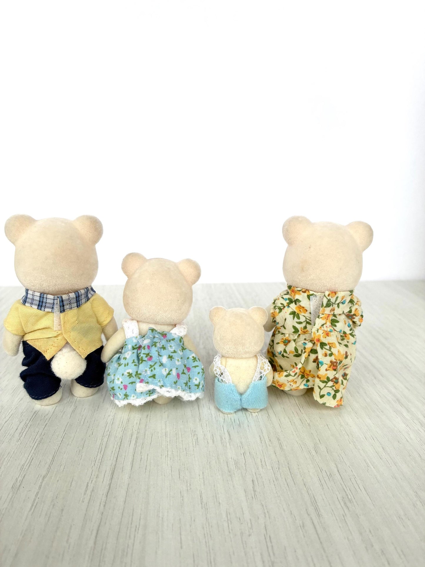 Calico Critters Polaris Polar Bear Family — Sylvanian Families
