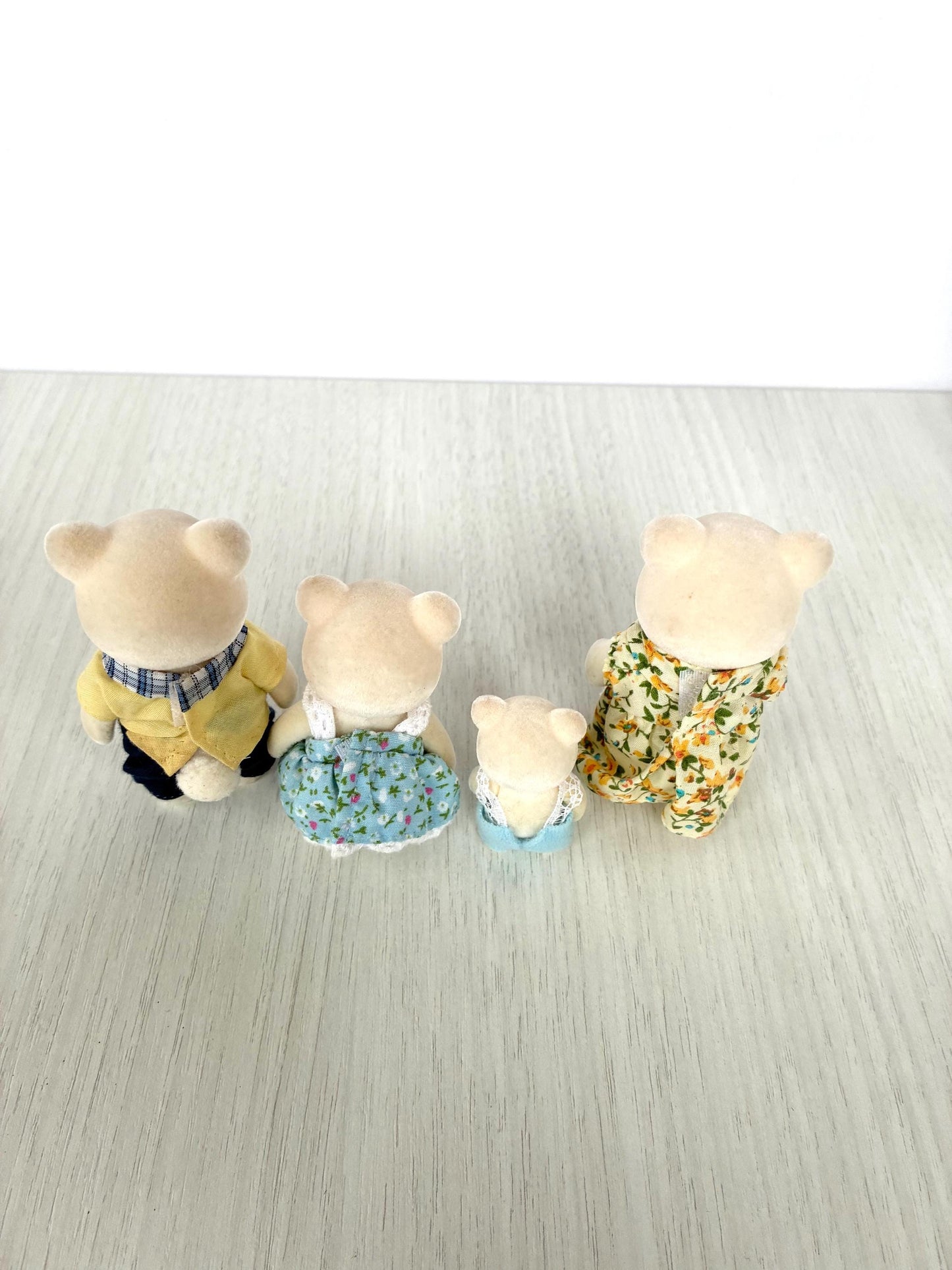 Calico Critters Polaris Polar Bear Family — Sylvanian Families