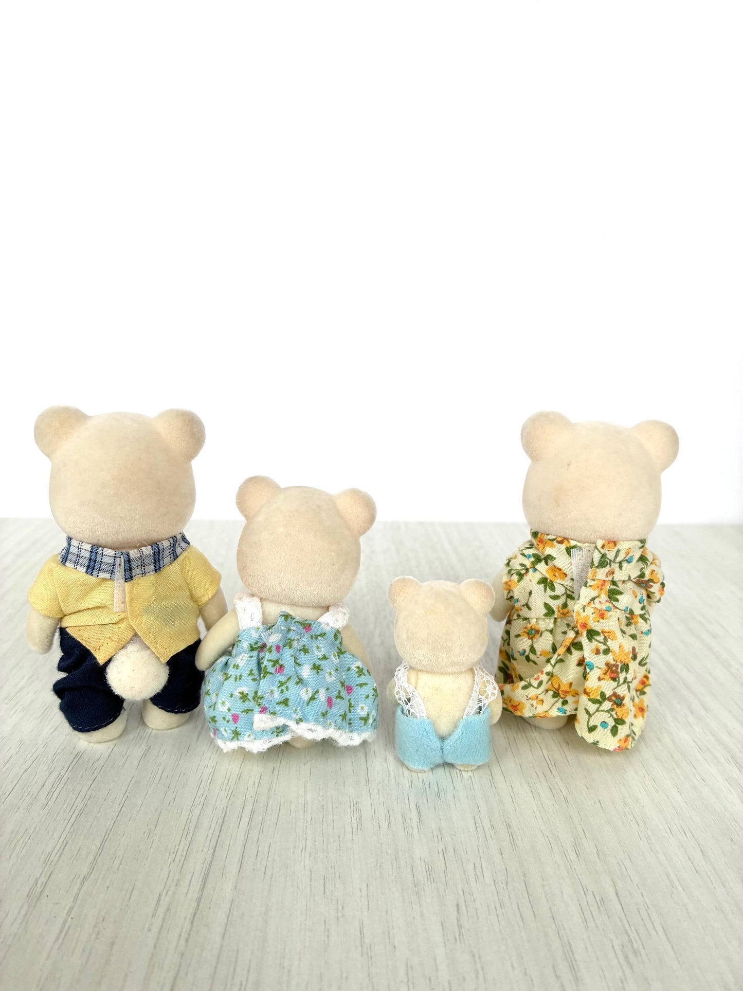 Calico Critters Polaris Polar Bear Family — Sylvanian Families