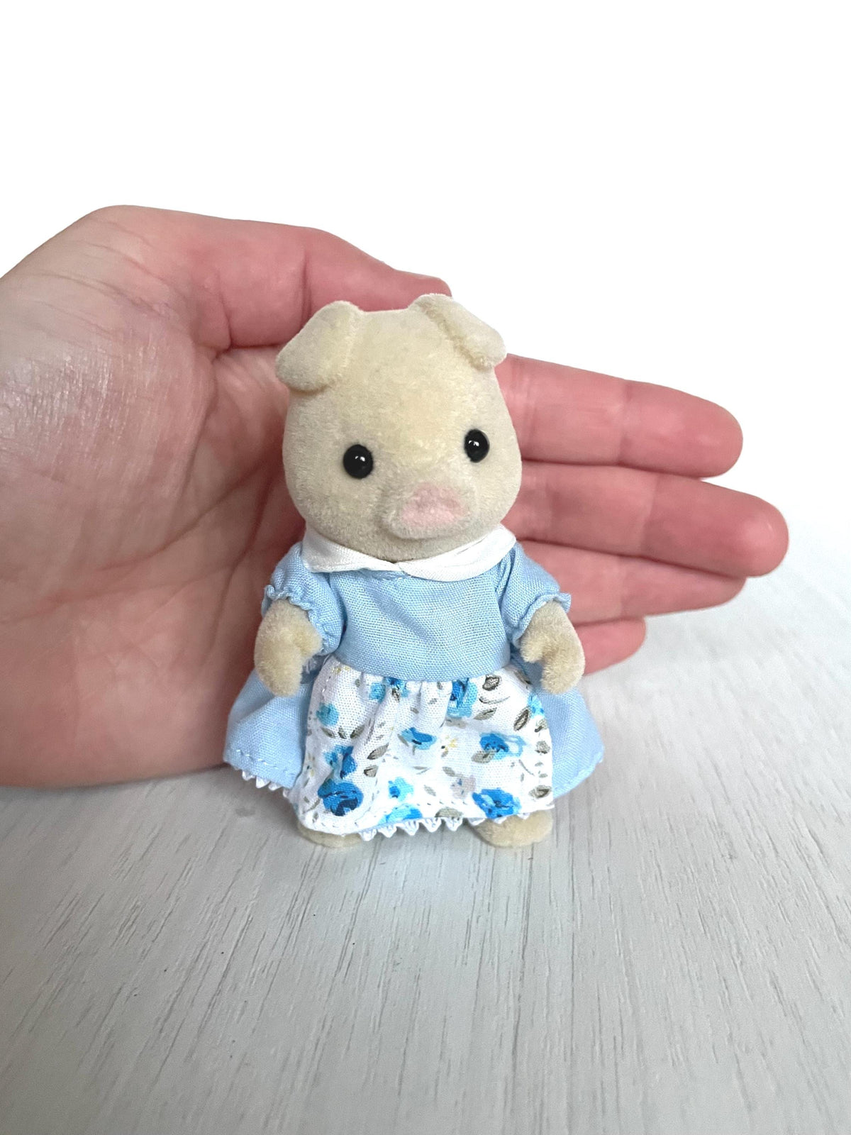 Calico Critters grunt pig Mom, discontinued and in very good condition, Sylvanian miniature flocked pig figurine in blue dress and apron