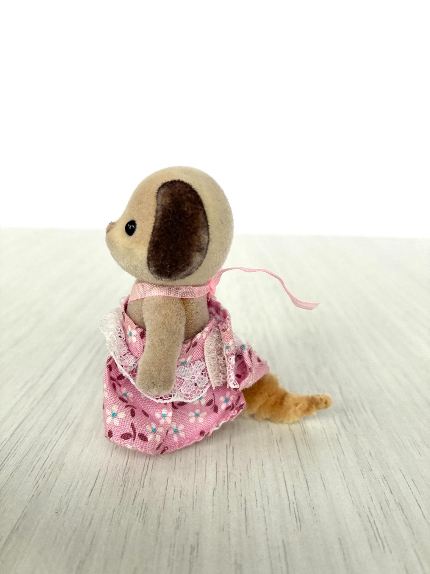 Calico Critters beagle sister, discontinued! Vintage Beagle sylvanian families collectible dog figurine