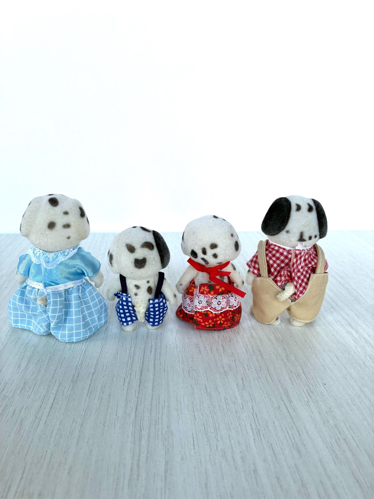 Sylvanian Families Discontinued Dalmatian Family, Calico Critters, gripping hands, good played with condition, photo 3