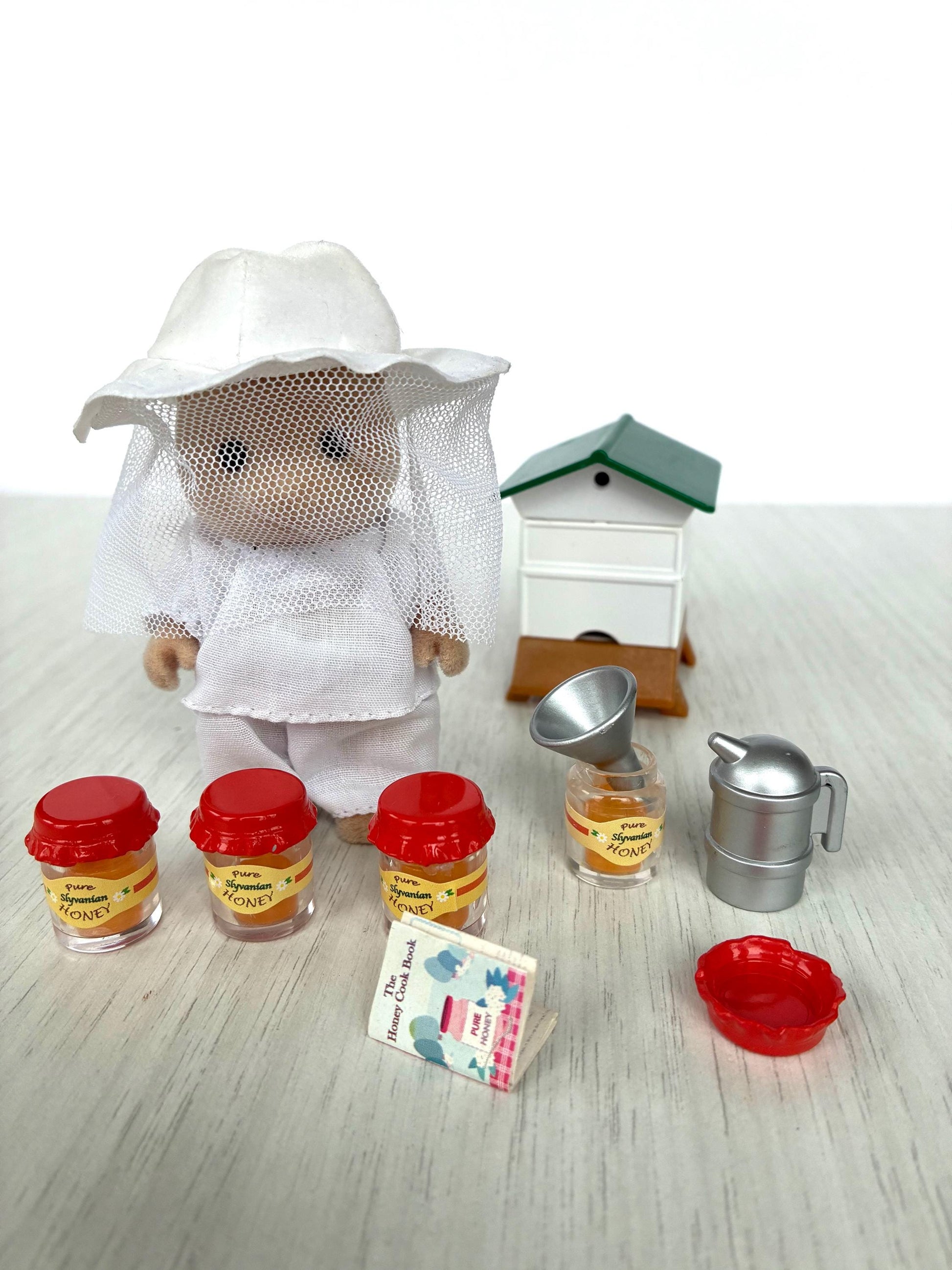 Vintage Sylvanian Families Beekeeper Set with beekeeper figure and honey jars — Calico Critters
