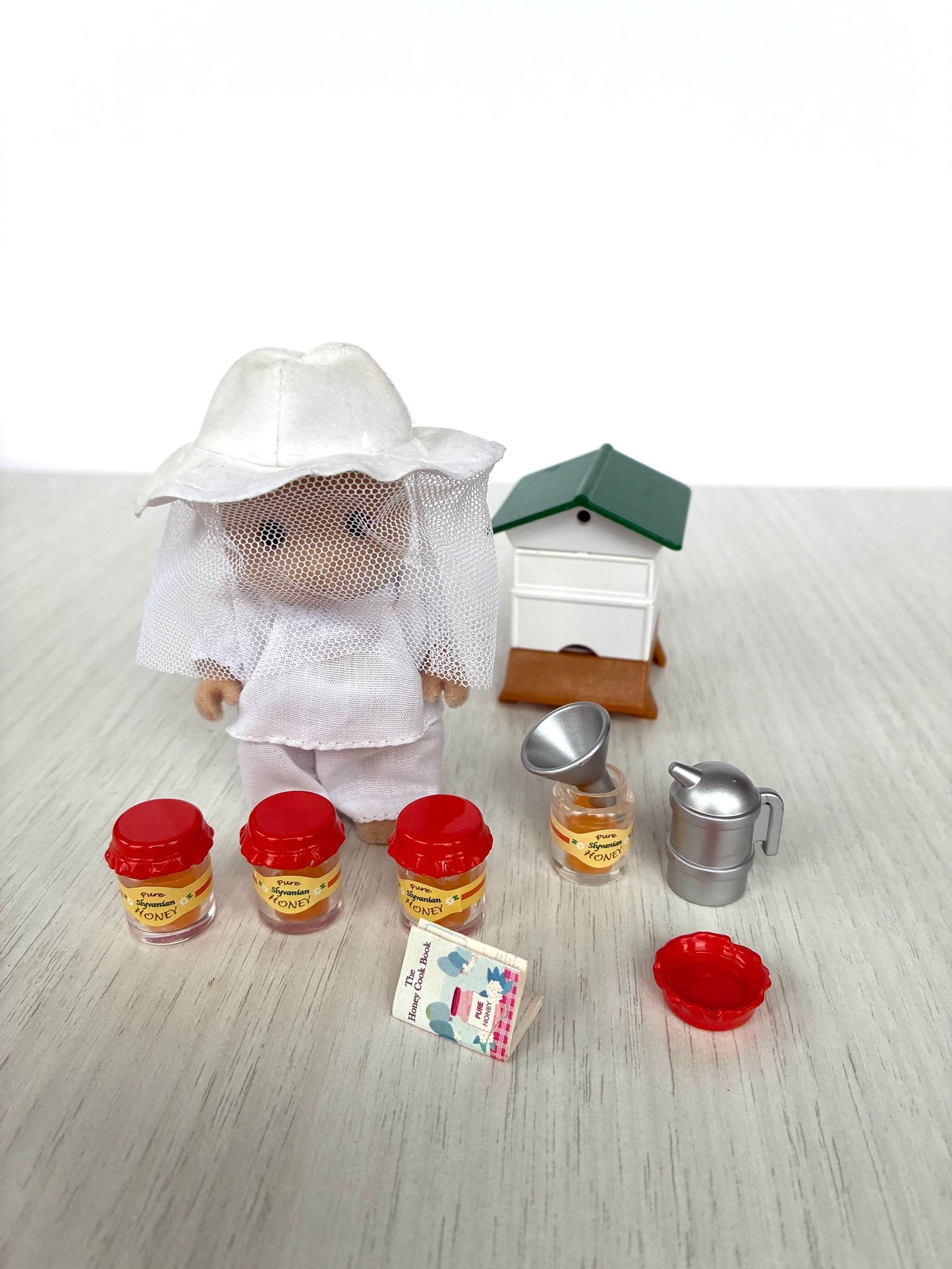 Vintage Beekeeper Set honey jars detail — Sylvanian Families / Calico Critters