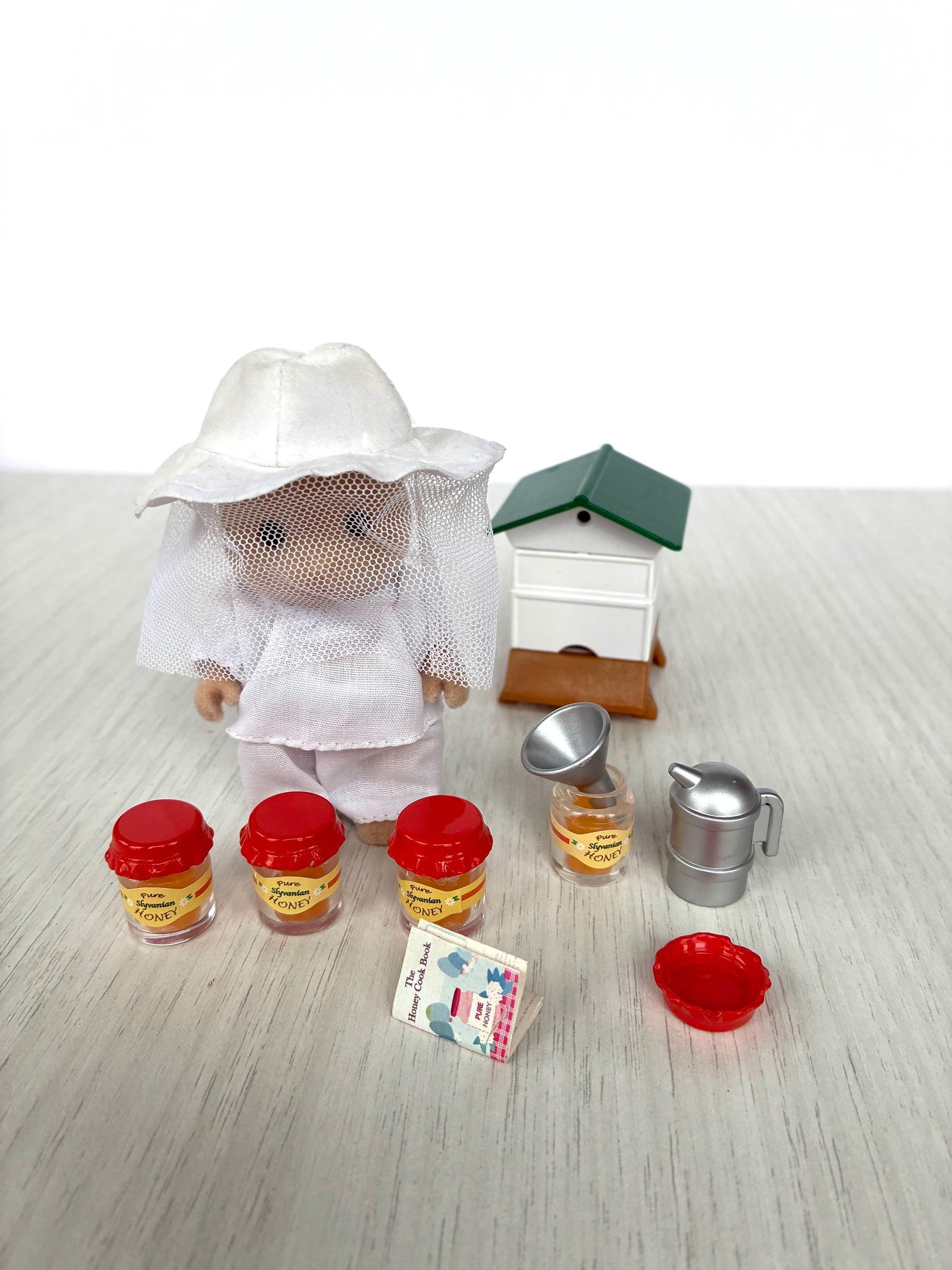 Vintage Beekeeper Set honey jars detail — Sylvanian Families / Calico Critters