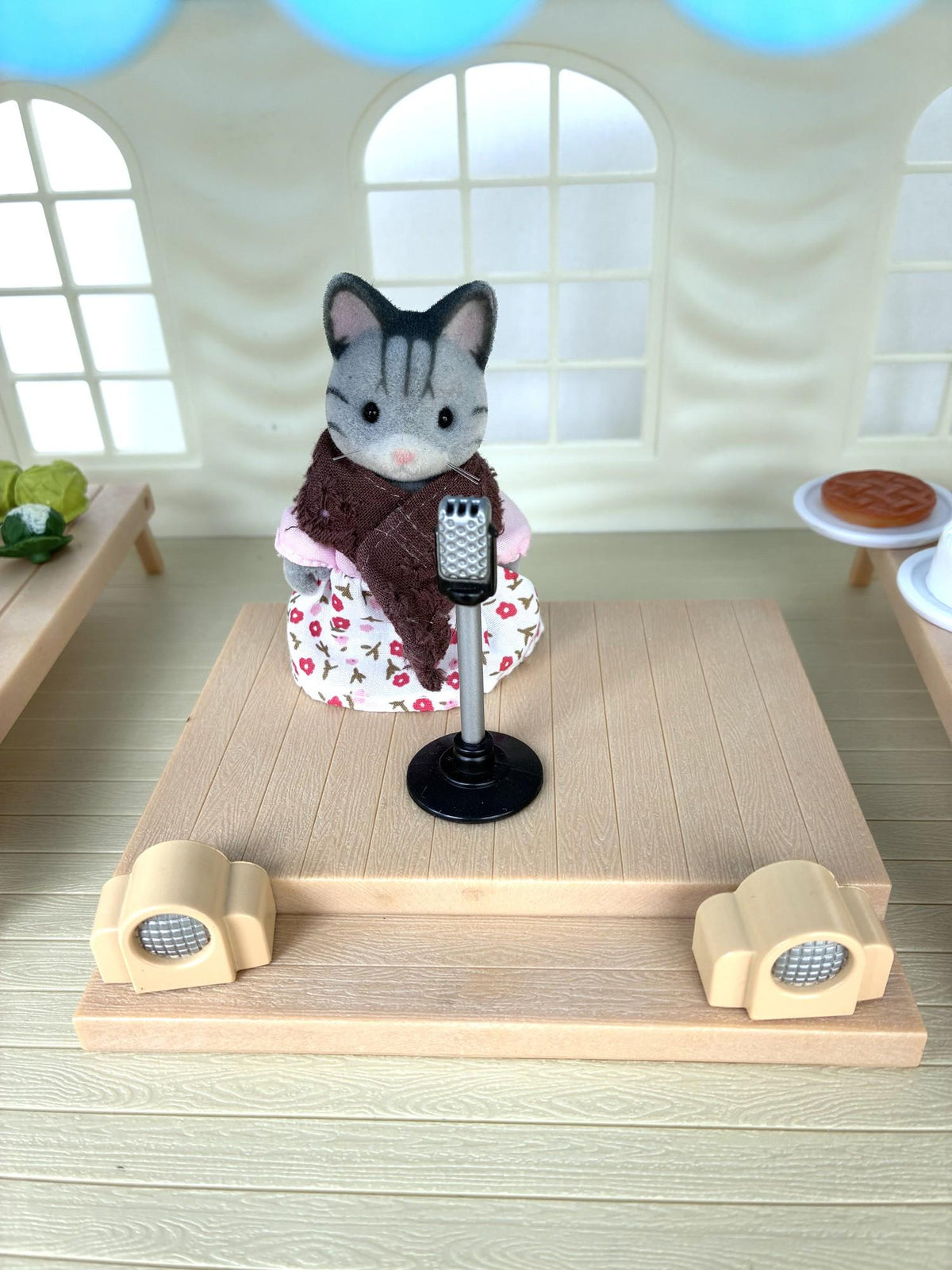 Calico Critters Sylvanian Families Marquee stage with microphone and two speakers, grey cat grandmother figure
