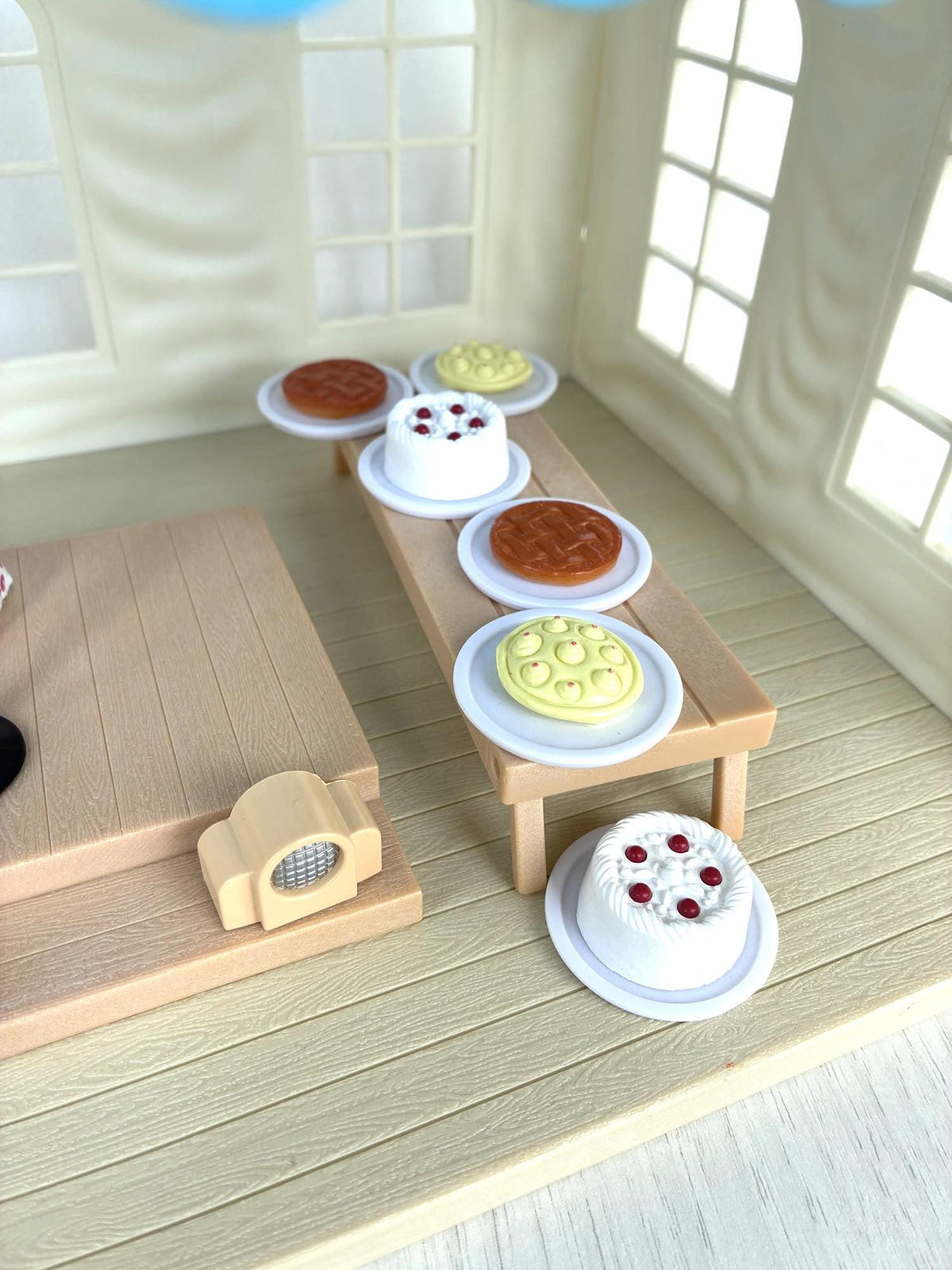 Calico Critters Sylvanian Families Marquee show table with cakes and pies on plates