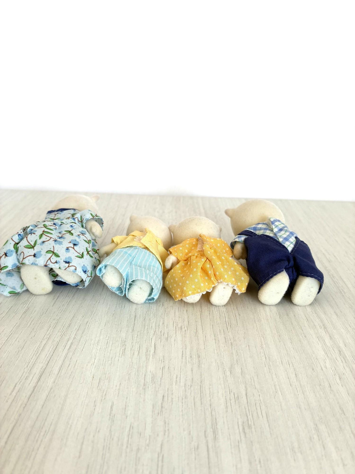 Calico Critters Sylvanian Families Beaufort Polar Bear Family back view