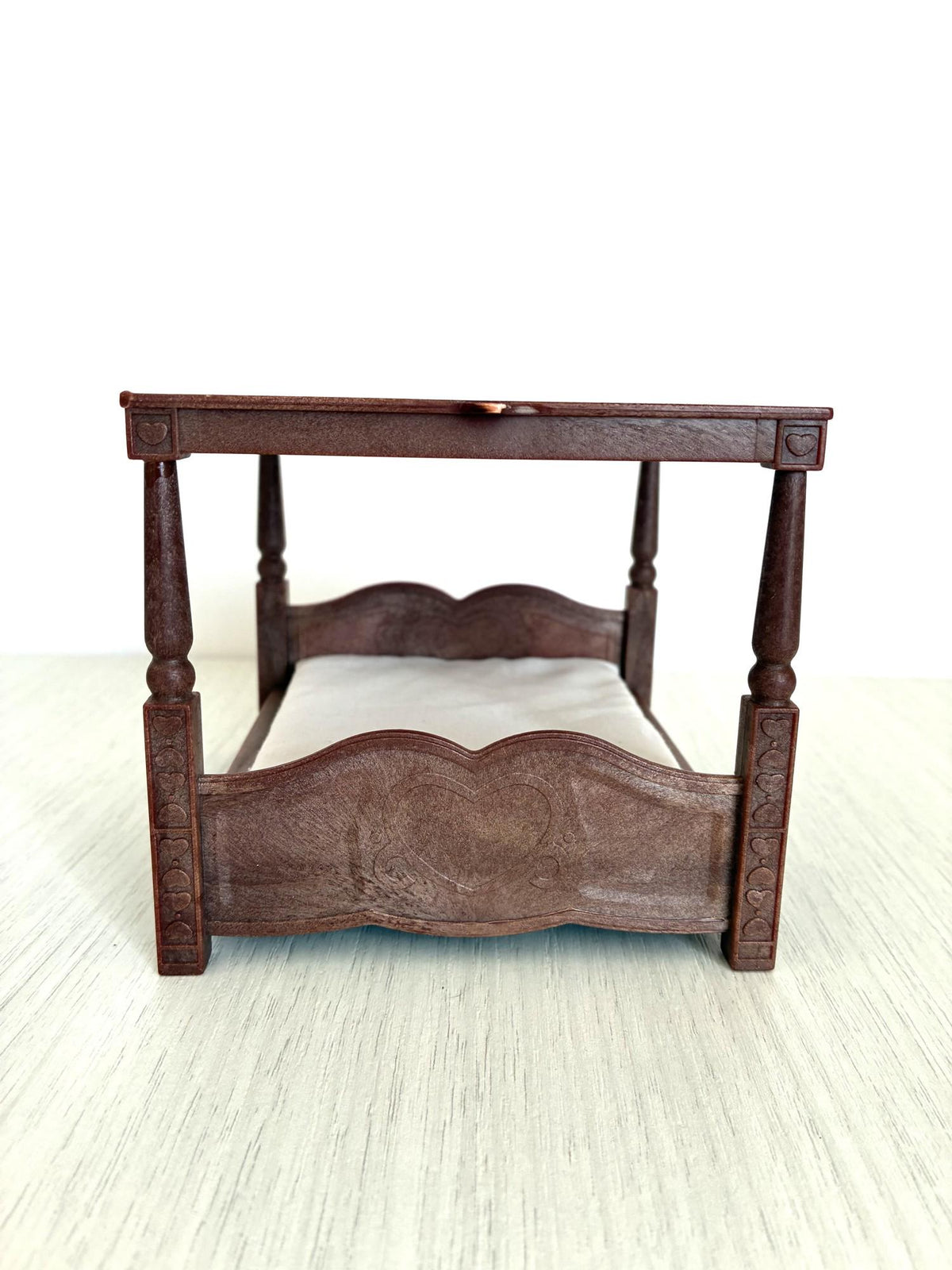 Calico Critters Sylvanian Families four poster bed front view showing carved heart headboard