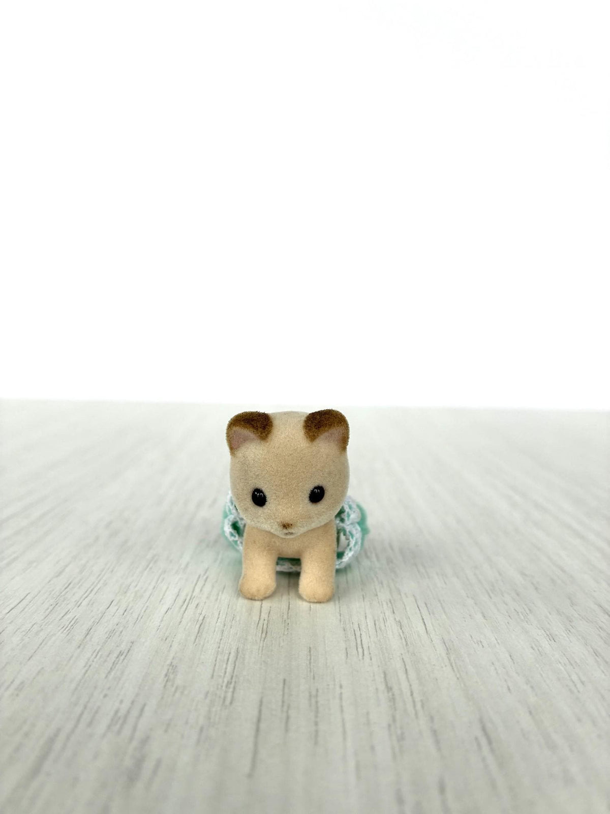 Calico Critters Sylvanian Families cream cat crawling baby front view