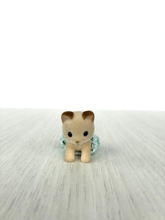 Calico Critters Sylvanian Families cream cat crawling baby front view