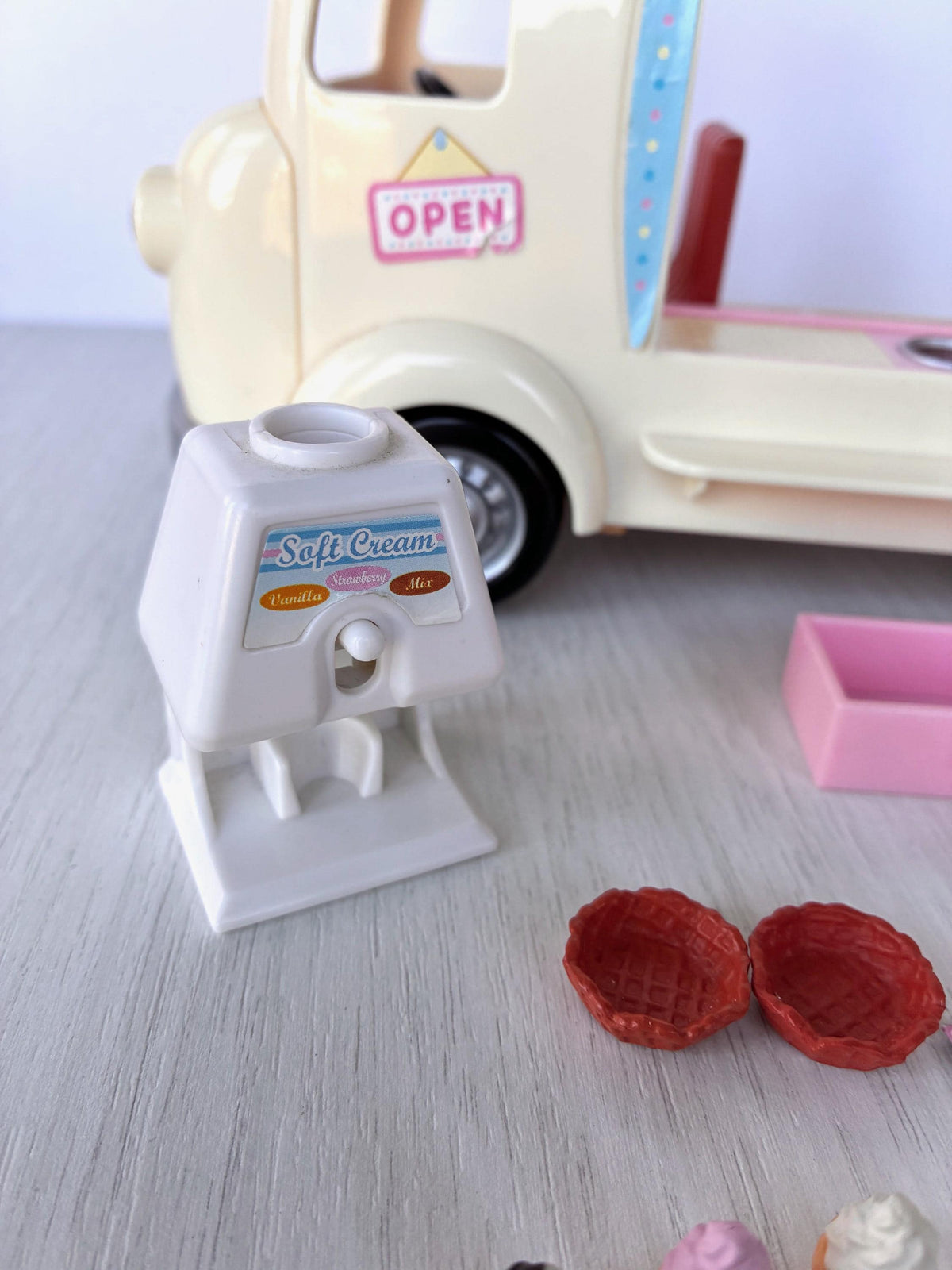 Sylvanian Families Calico Critters Ice Cream Van (Flair 4791) soft serve ice cream machine and two waffle bowls close-up