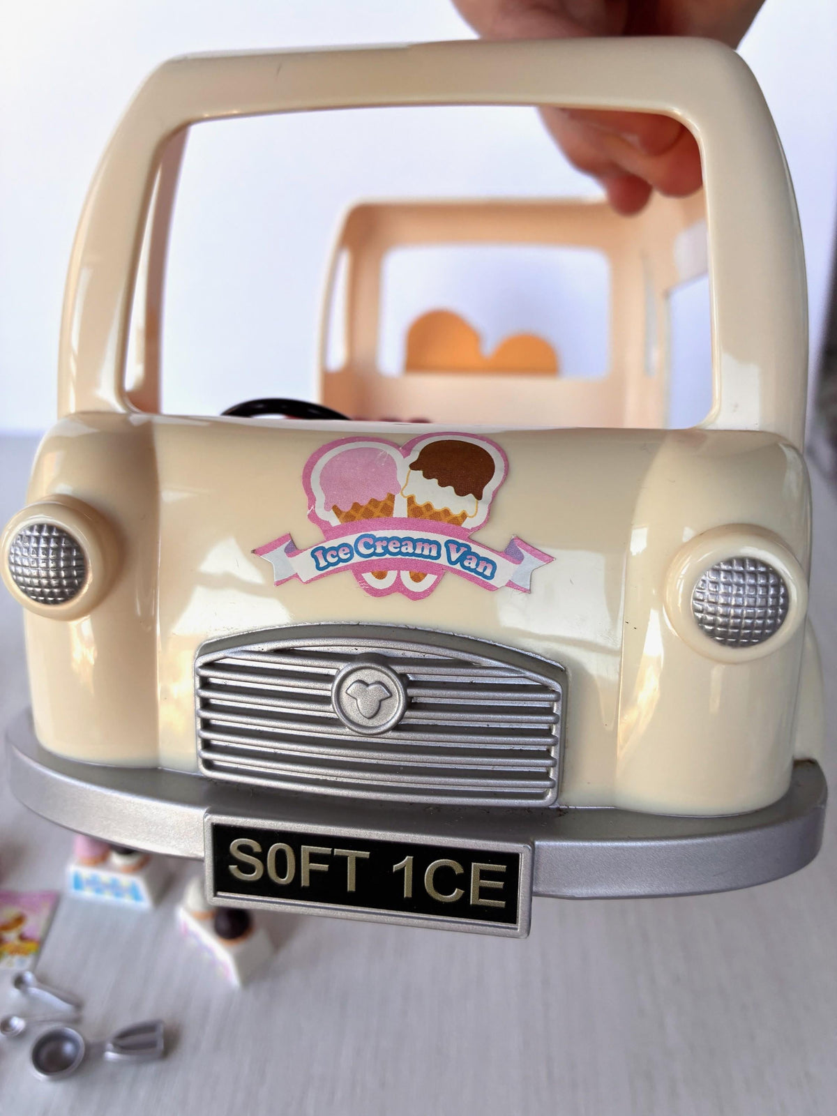 Sylvanian Families Calico Critters Ice Cream Van (Flair 4791) front grille close-up with S0FT 1CE number plate