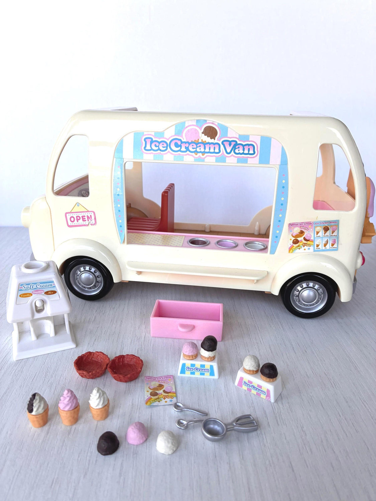 Sylvanian Families Calico Critters Ice Cream Van (Flair 4791) boxed set, hero shot
