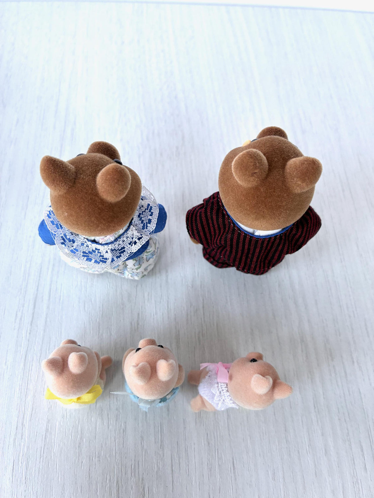 Sylvanian Families Calico Critters Wild Boar Family (Flair, boxed): top-down view of the family showing flocking on ears and heads
