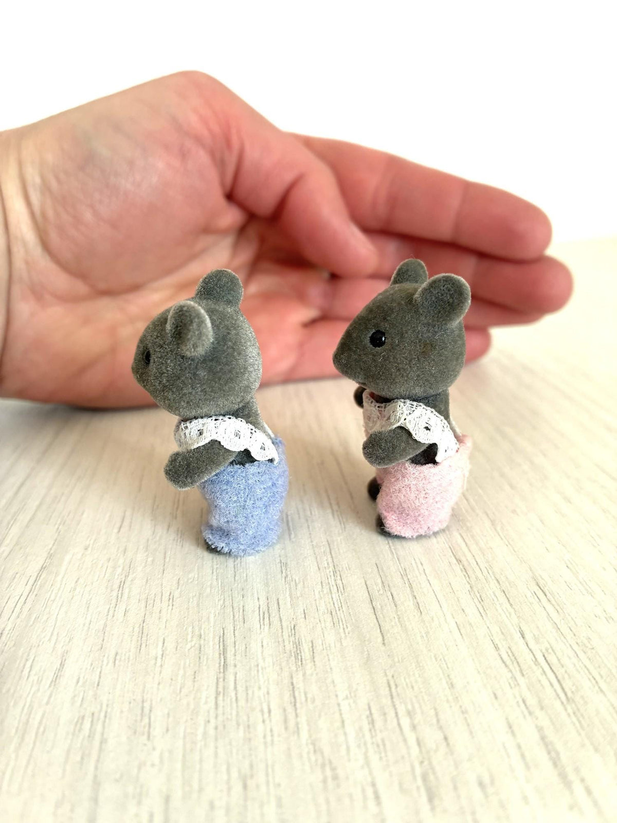 Calico Critters Sylvanian Families grey mouse baby boy and girl, side view