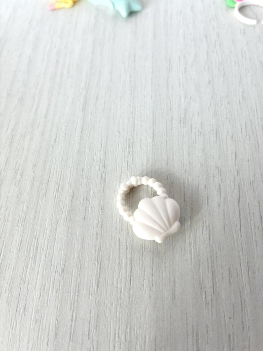 Calico Critters Sylvanian Families white shell purse