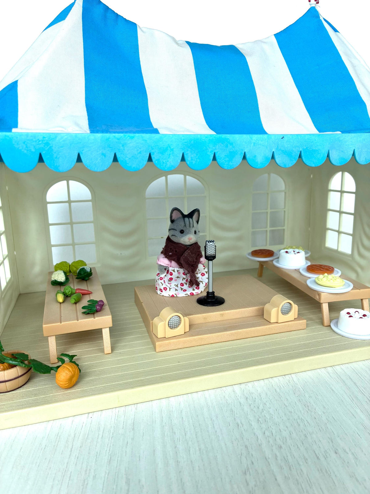 Calico Critters Sylvanian Families Marquee interior close up, grandmother cat on stage with cakes and vegetable entries