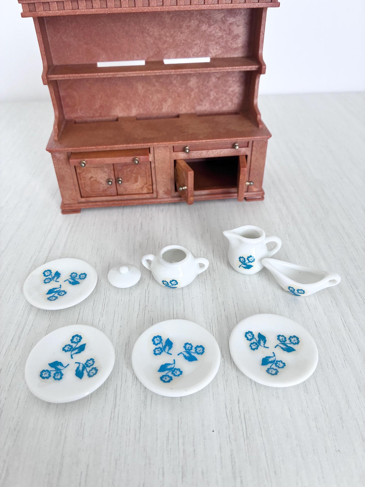 Sylvanian Families Vintage Welsh Dresser Complete with Ceramic Dishes and Original Box, Calico Critters Sylvanian Families, photo 15