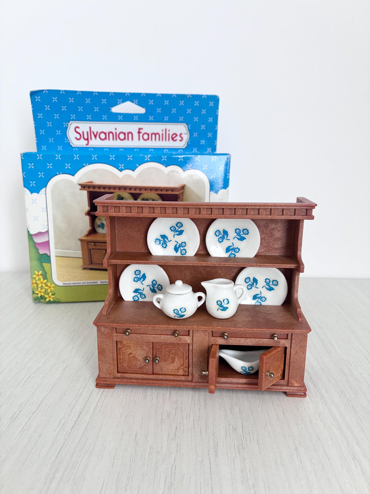 Sylvanian Families Vintage Welsh Dresser Complete with Ceramic Dishes and Original Box, Calico Critters Sylvanian Families, photo 2