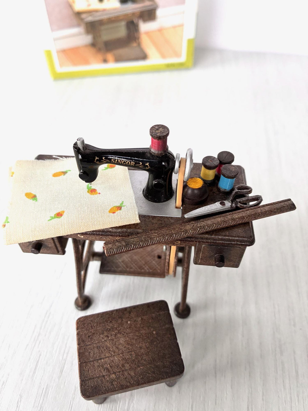 Vintage Sylvanian Families sewing machine set Tomy boxed Calico Critters dollhouse furniture, photo 2