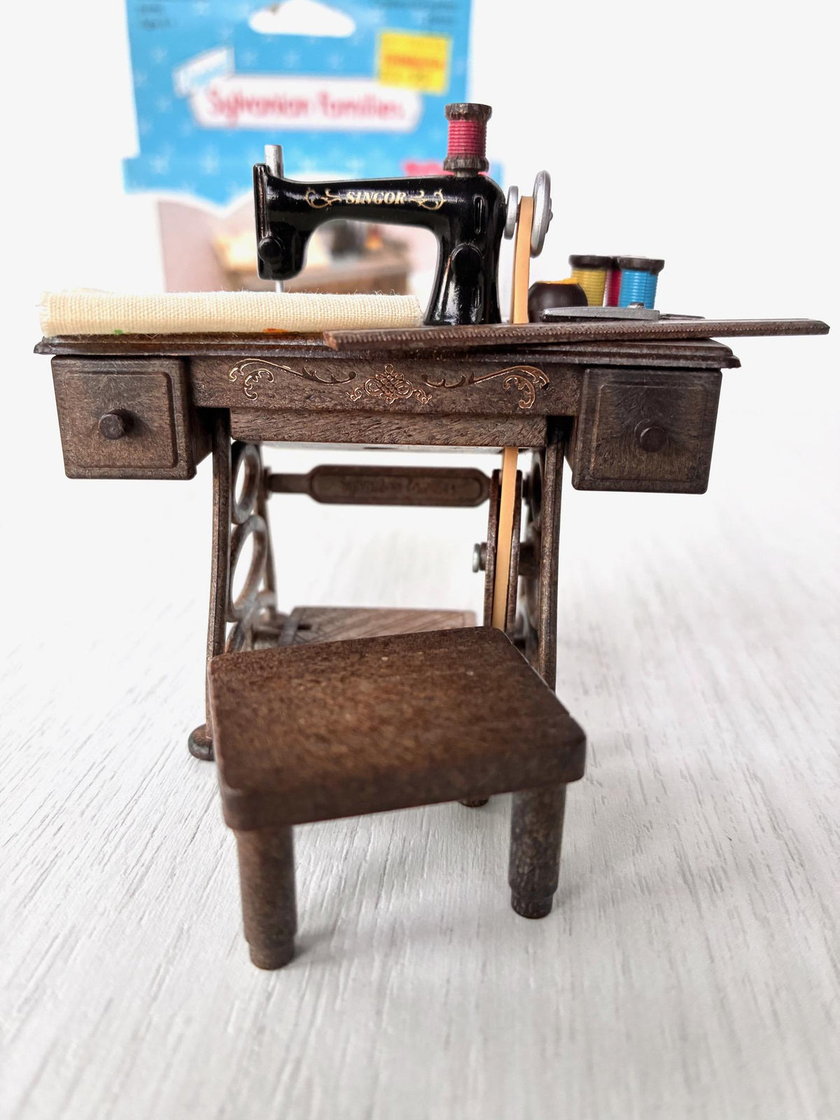 Vintage Sylvanian Families sewing machine set Tomy boxed Calico Critters dollhouse furniture, photo 5
