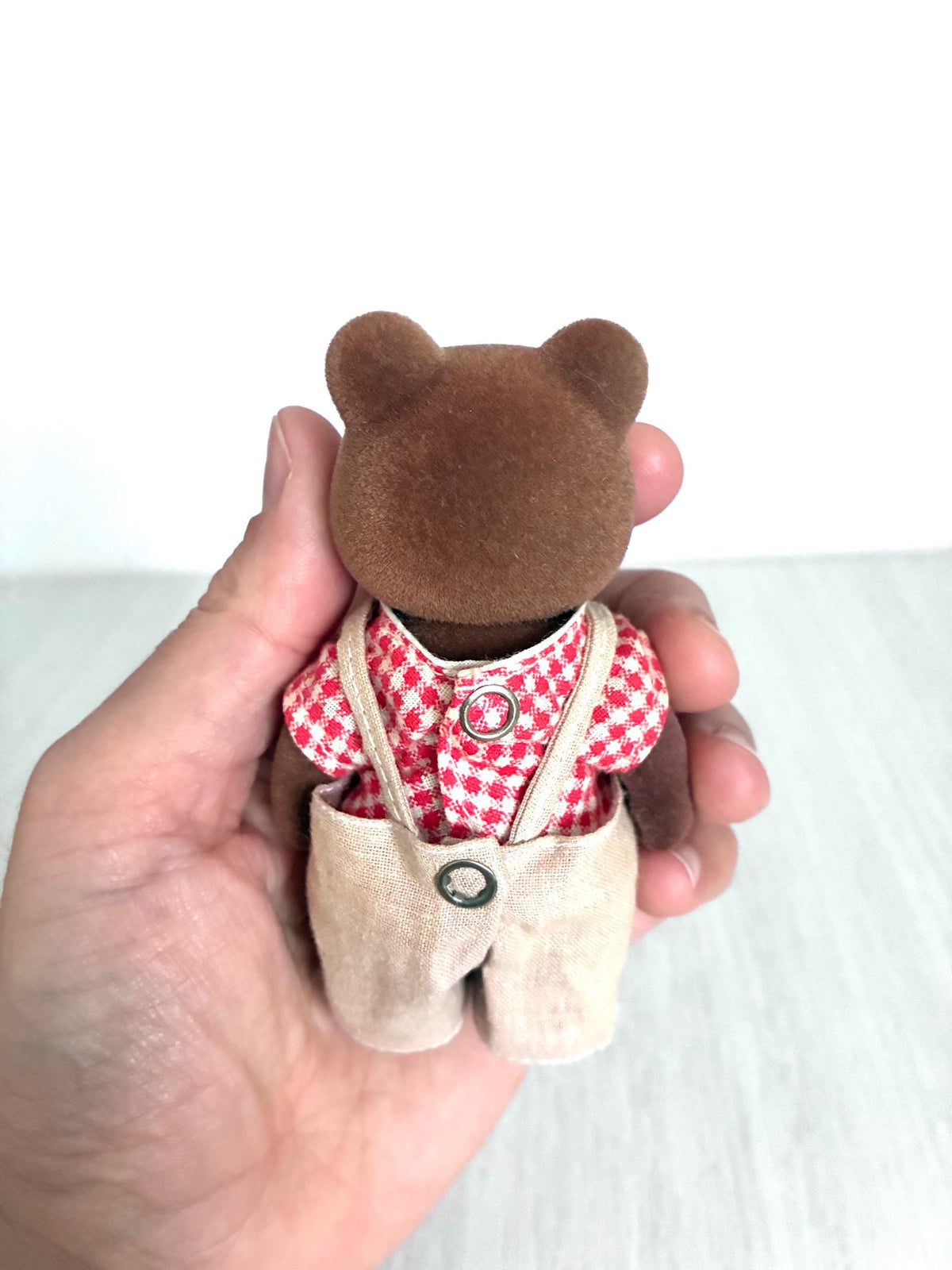 Vintage Sylvanian Families Timbertop Brown Bear Father, Calico Critters Dad Bear with Original Clothes and Made in Taiwan Foot Sticker, photo 4