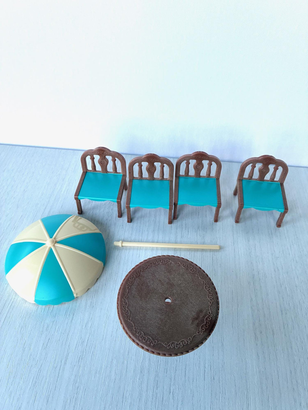Vintage Sylvanian Families Calico Critters brown garden table and chairs with teal seats and teal cream parasol – photo 4 of 8