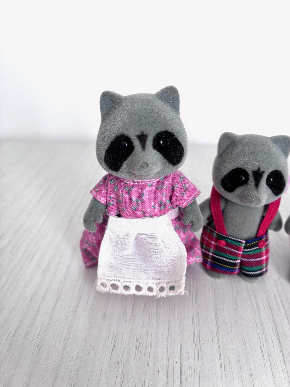 Calico Critters Sylvanian Families vintage Chestnut Raccoon family of 4, all four figures standing together front view
