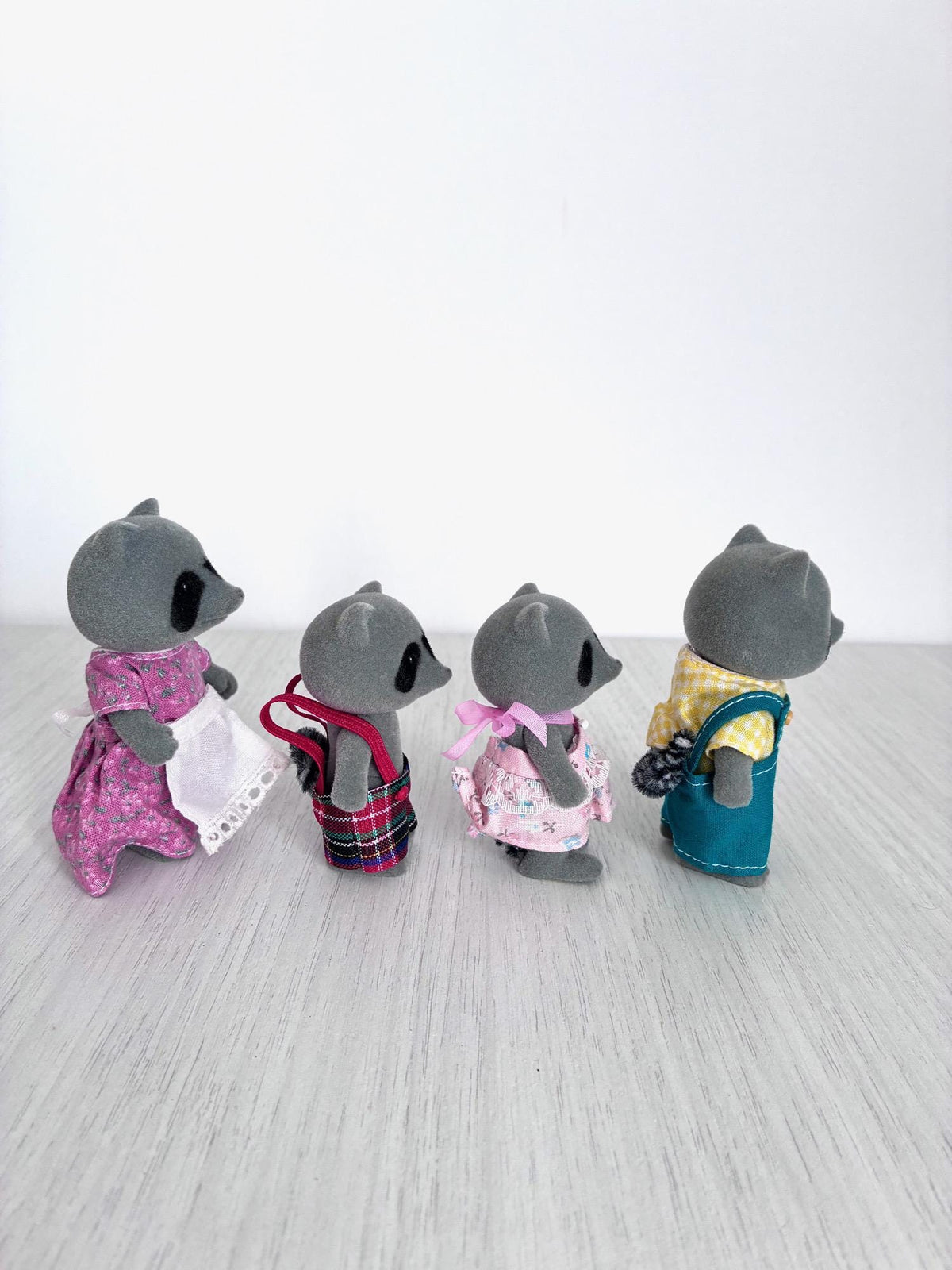 Calico Critters Sylvanian Families vintage Chestnut Raccoon family of 4, close up of sister and father figures front view